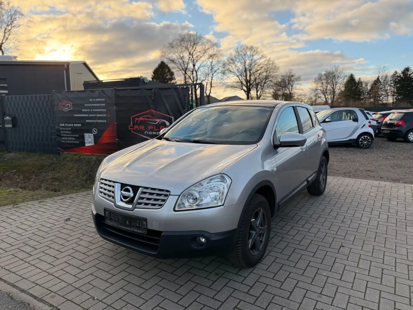 Nissan Qashqai Acenta 2. HAND TÜV NEU/GEPFLEGT/KLIMA Silber - 1