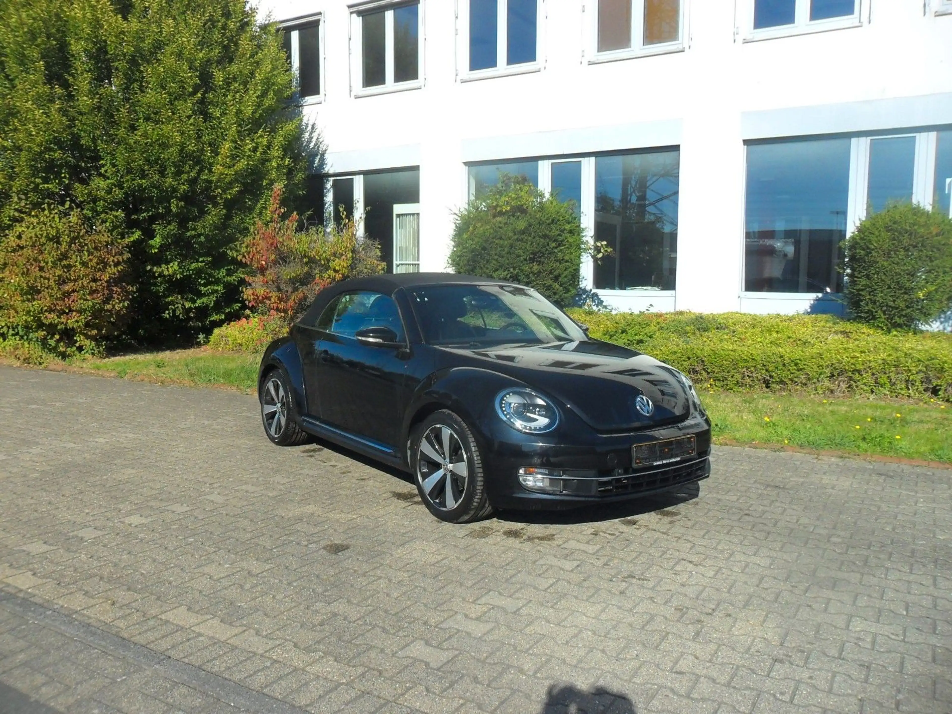 Volkswagen Beetle Cabriolet Sport*TDI*Klima*Leder*Navi*LED* — photo 2