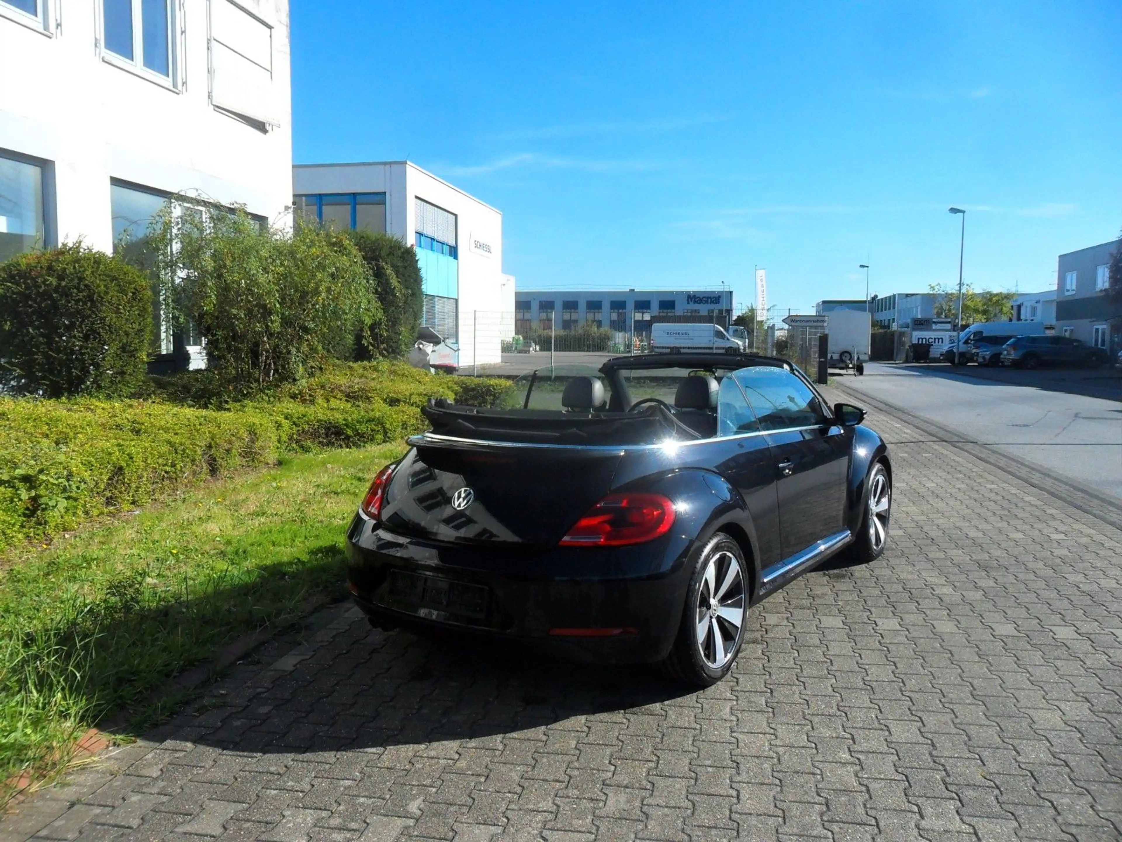 Volkswagen Beetle Cabriolet Sport*TDI*Klima*Leder*Navi*LED* — photo 8