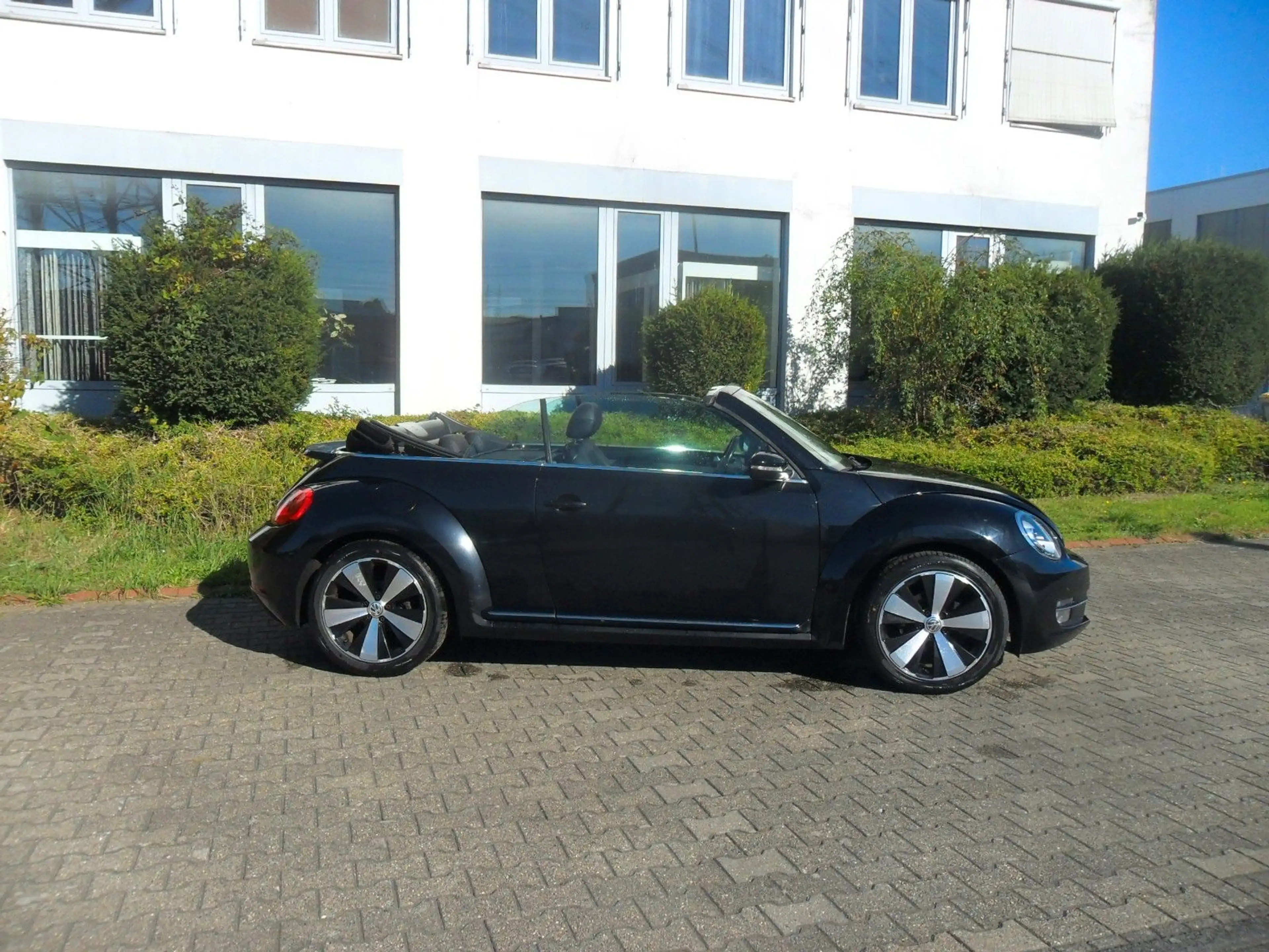 Volkswagen Beetle Cabriolet Sport*TDI*Klima*Leder*Navi*LED* — photo 6