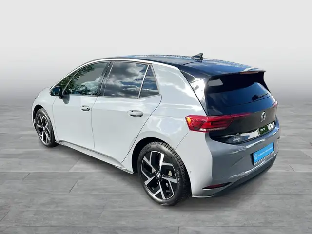 Volkswagen Id.3 view 3