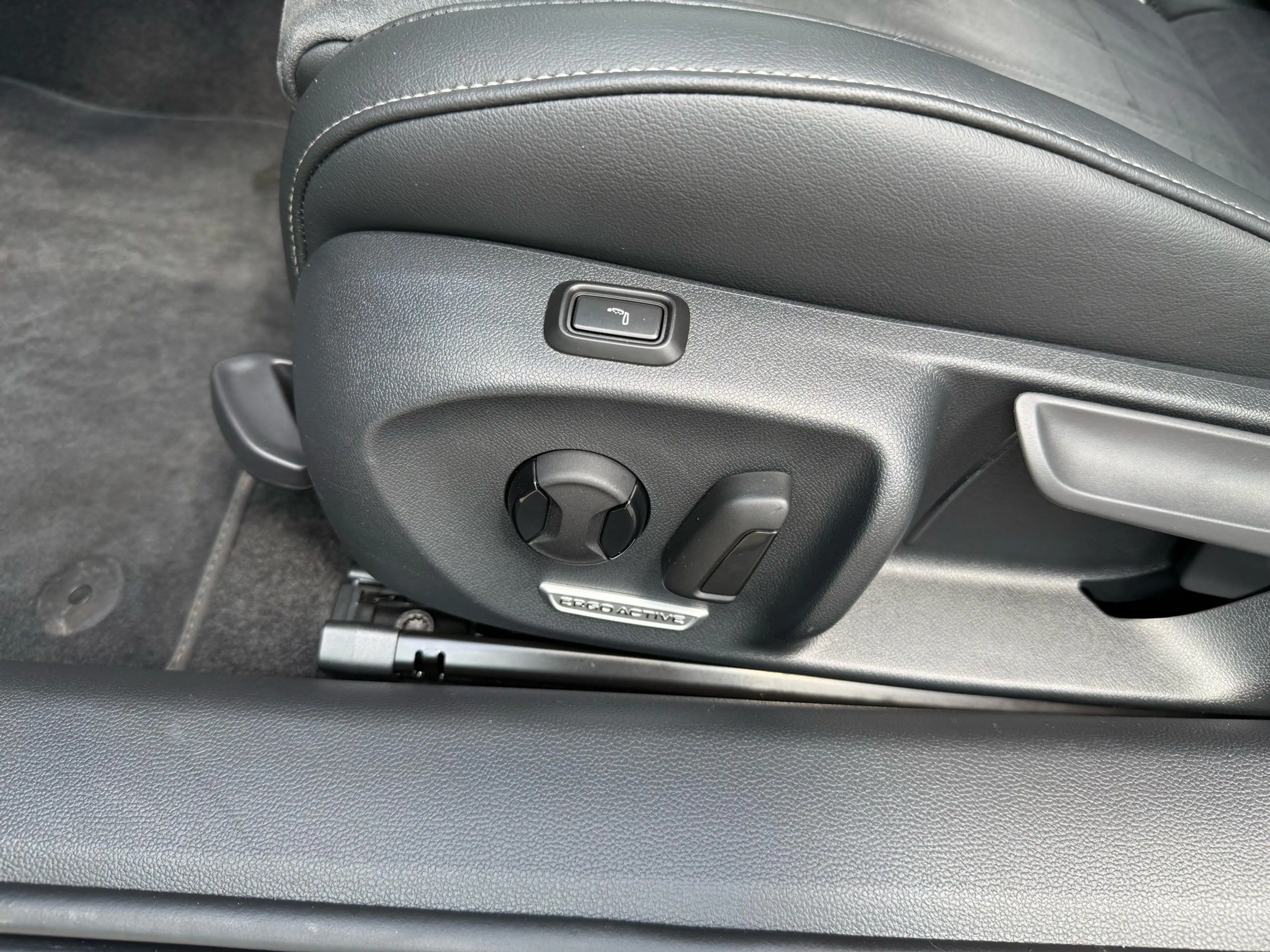 Volkswagen Passat Variant 2.0 TDI Elegance *AHK*MATRIX*KAMERA* — photo 14