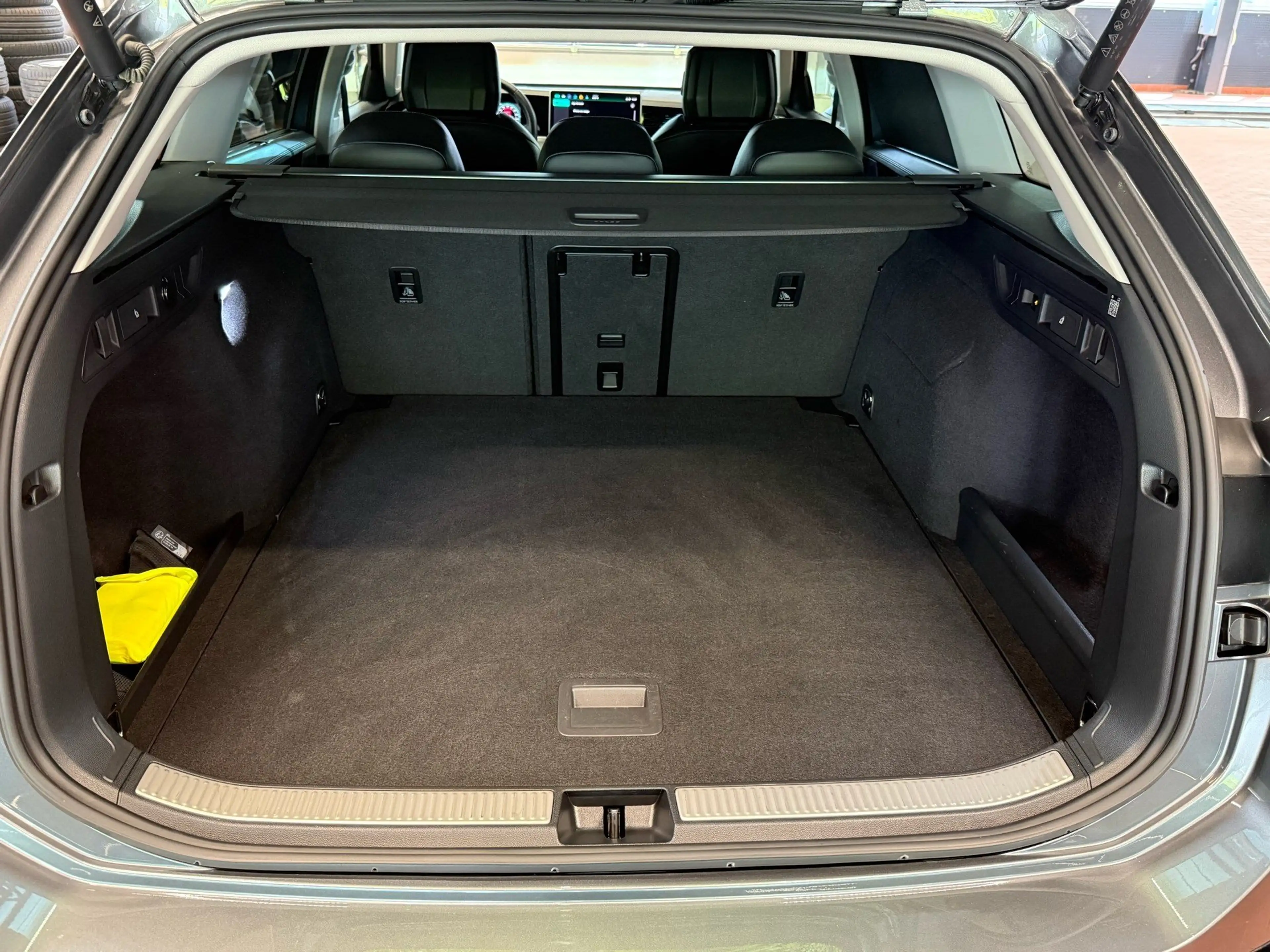Volkswagen Passat Variant 2.0 TDI Elegance *AHK*MATRIX*KAMERA* — photo 18