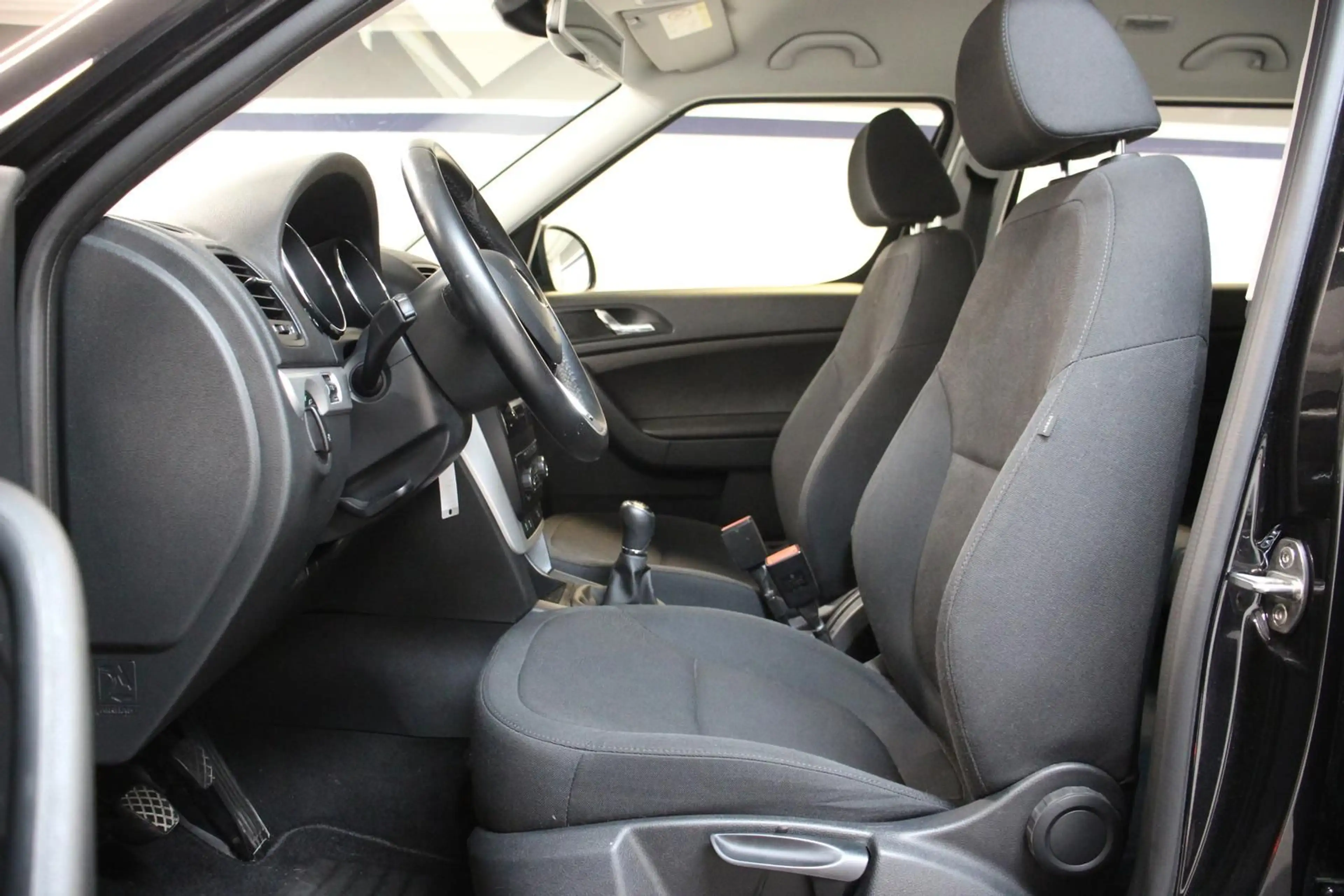 Skoda Yeti 1.2 TSI Ambition TEMPOMAT BT SHZ KLIMA USB — photo 10