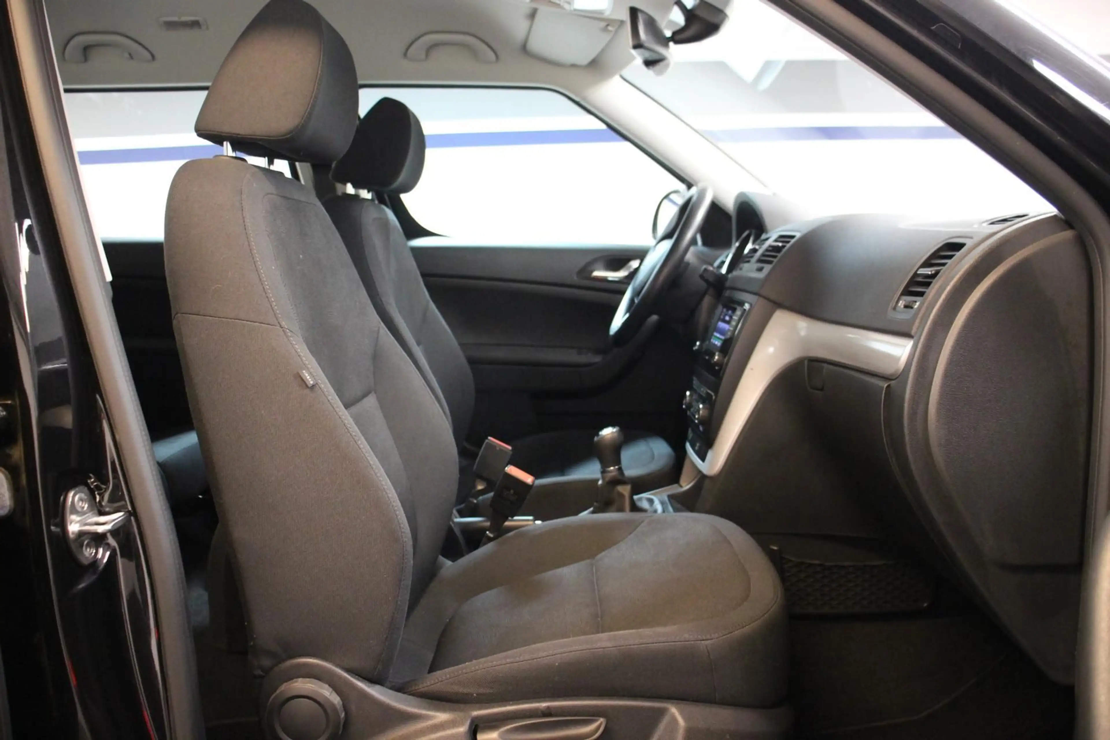 Skoda Yeti 1.2 TSI Ambition TEMPOMAT BT SHZ KLIMA USB — photo 12