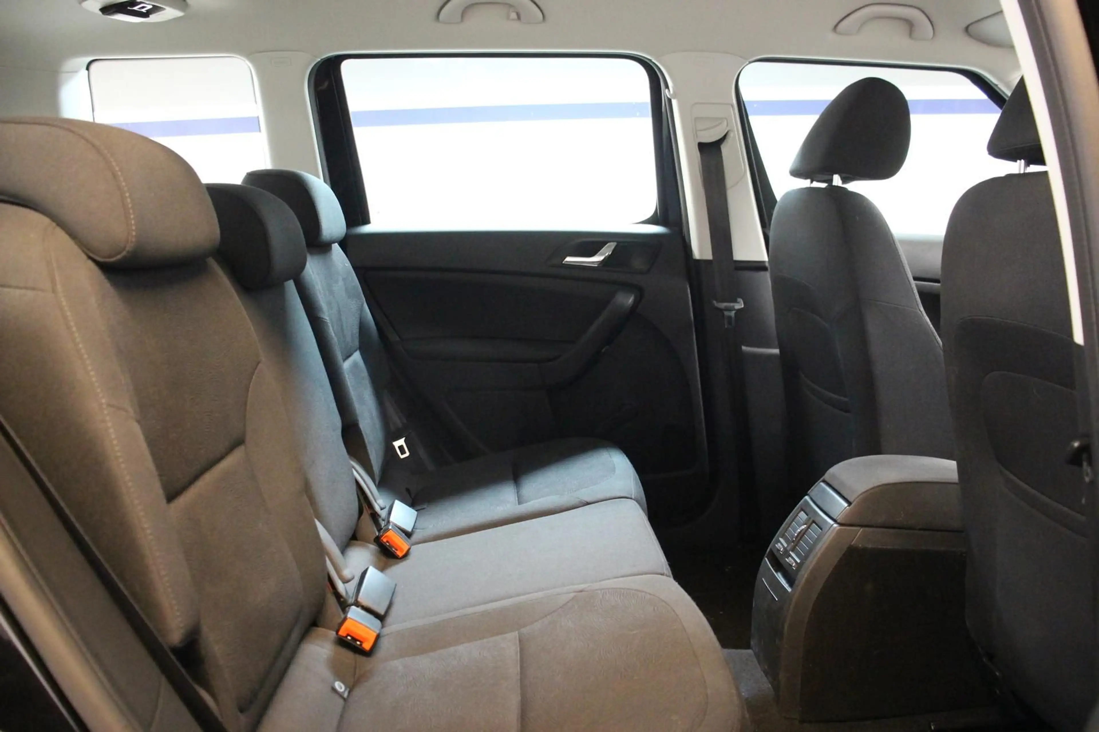 Skoda Yeti 1.2 TSI Ambition TEMPOMAT BT SHZ KLIMA USB — photo 14