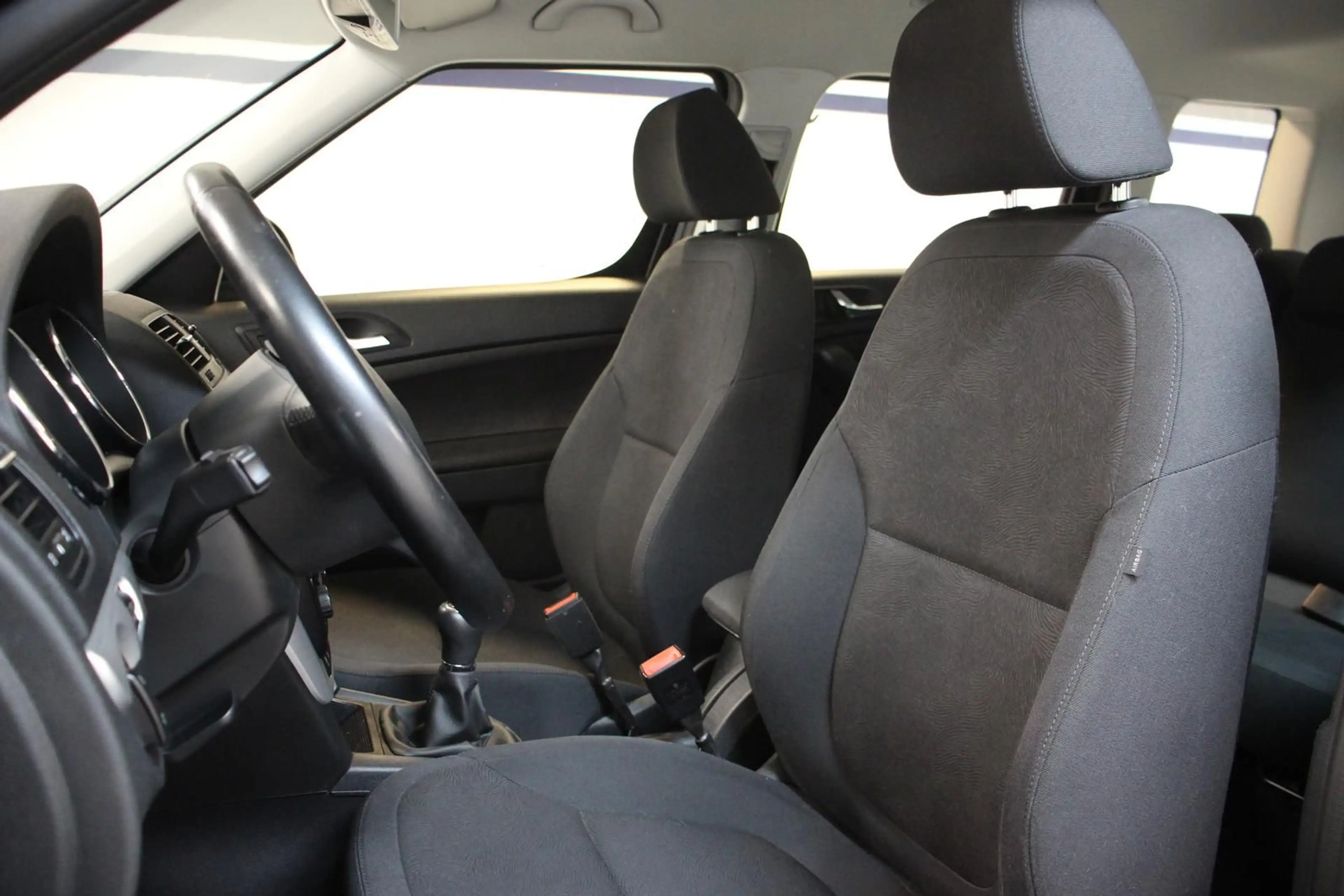 Skoda Yeti 1.2 TSI Ambition TEMPOMAT BT SHZ KLIMA USB — photo 11