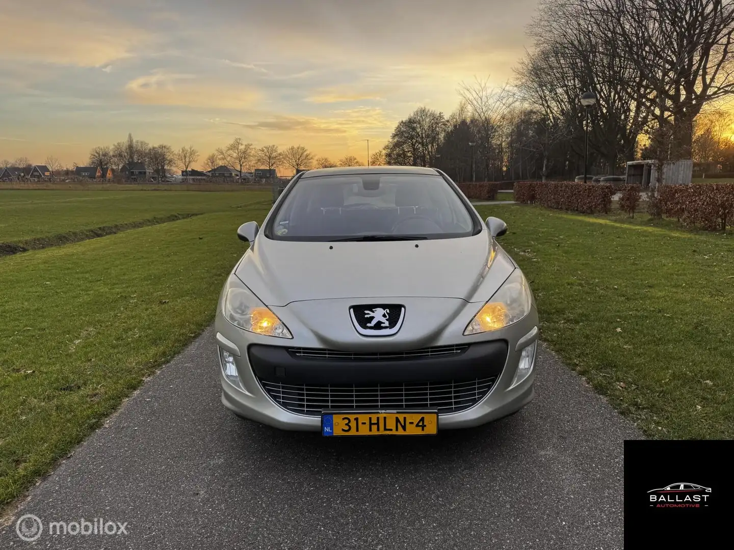Peugeot 308 1.6 VTi XT Grau - 2