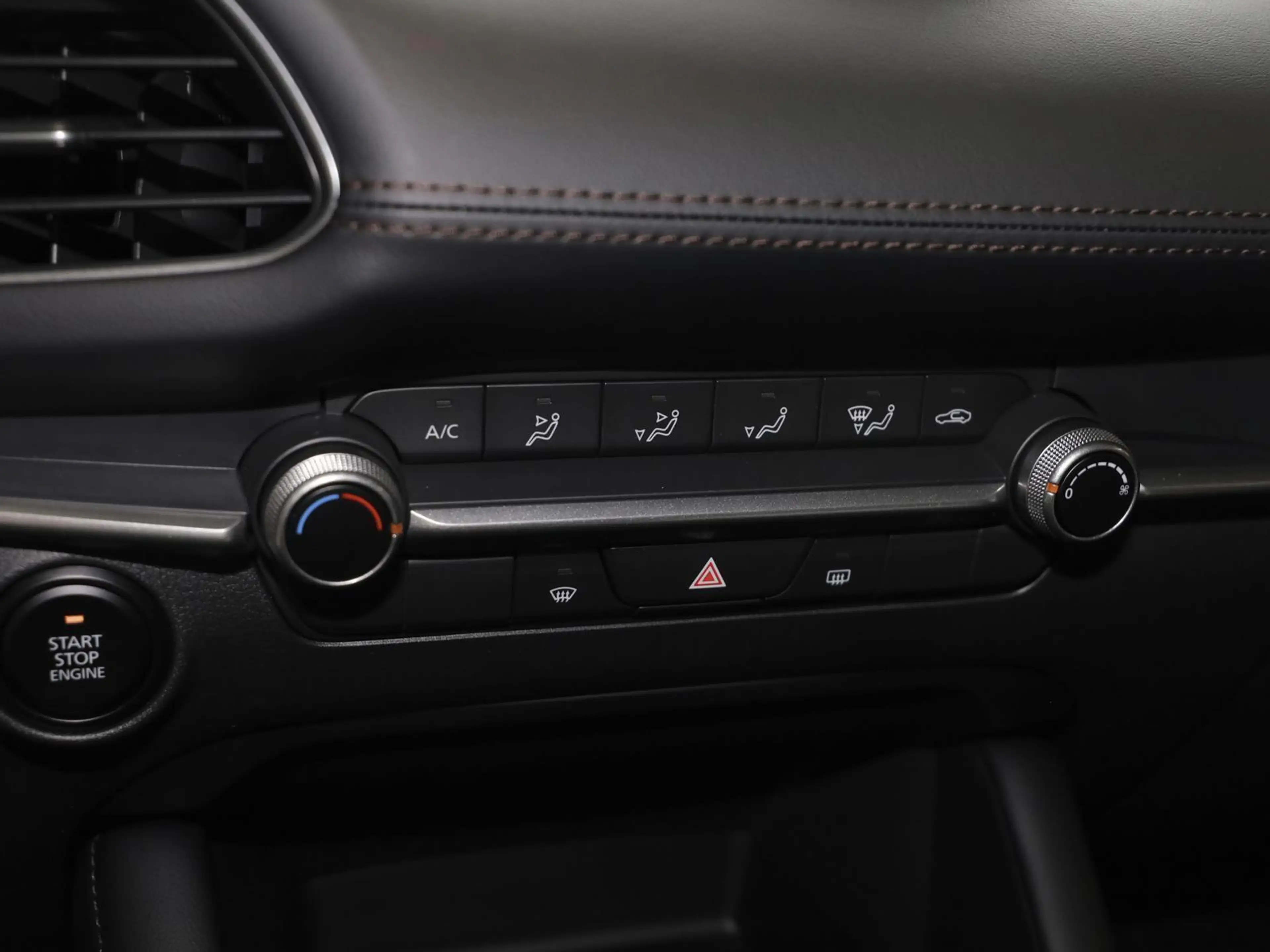 Mazda 3 4-türig Prime-Line NAVI PDC RFK BT KLIMA — photo 13