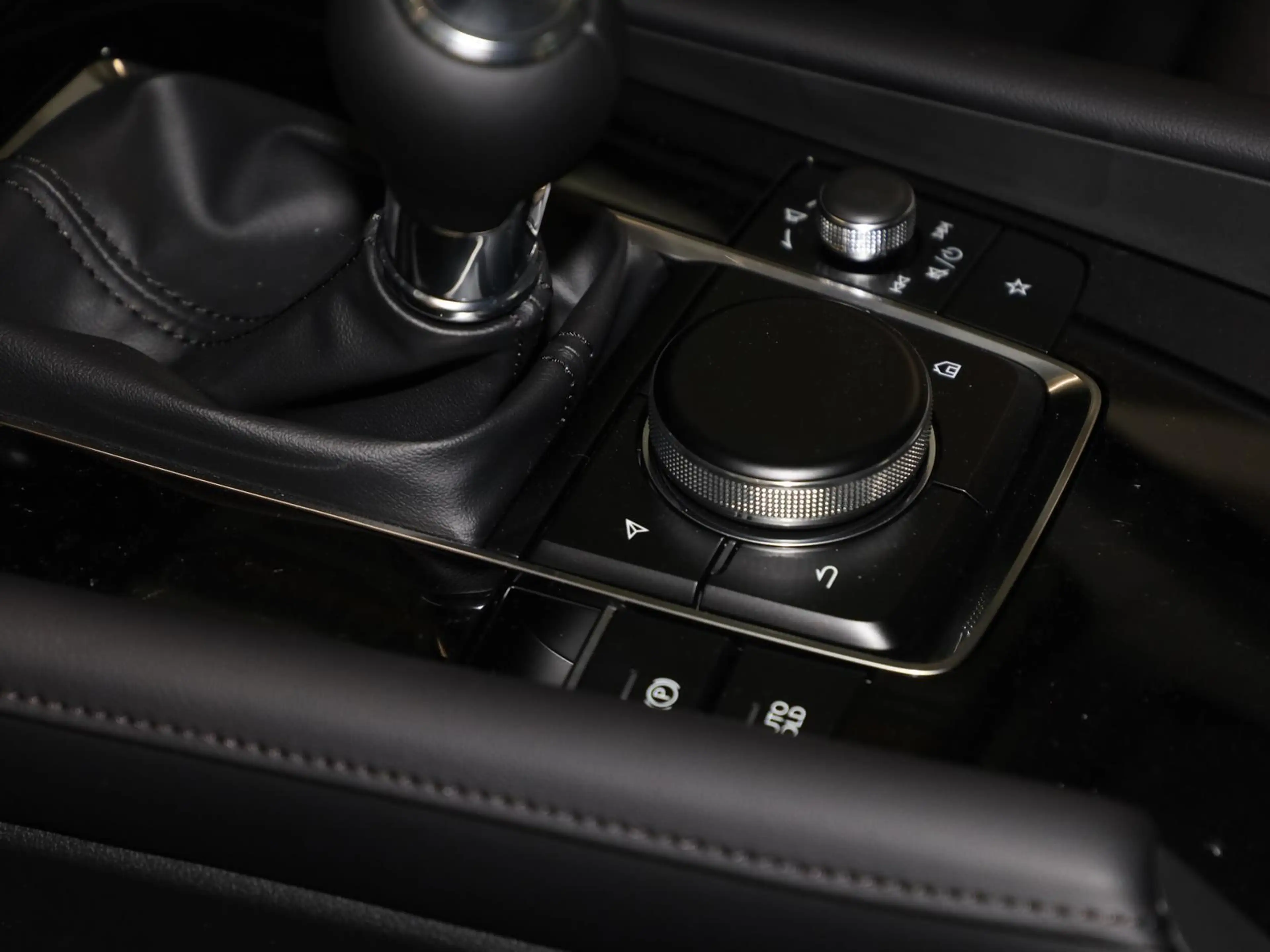 Mazda 3 4-türig Prime-Line NAVI PDC RFK BT KLIMA — photo 10