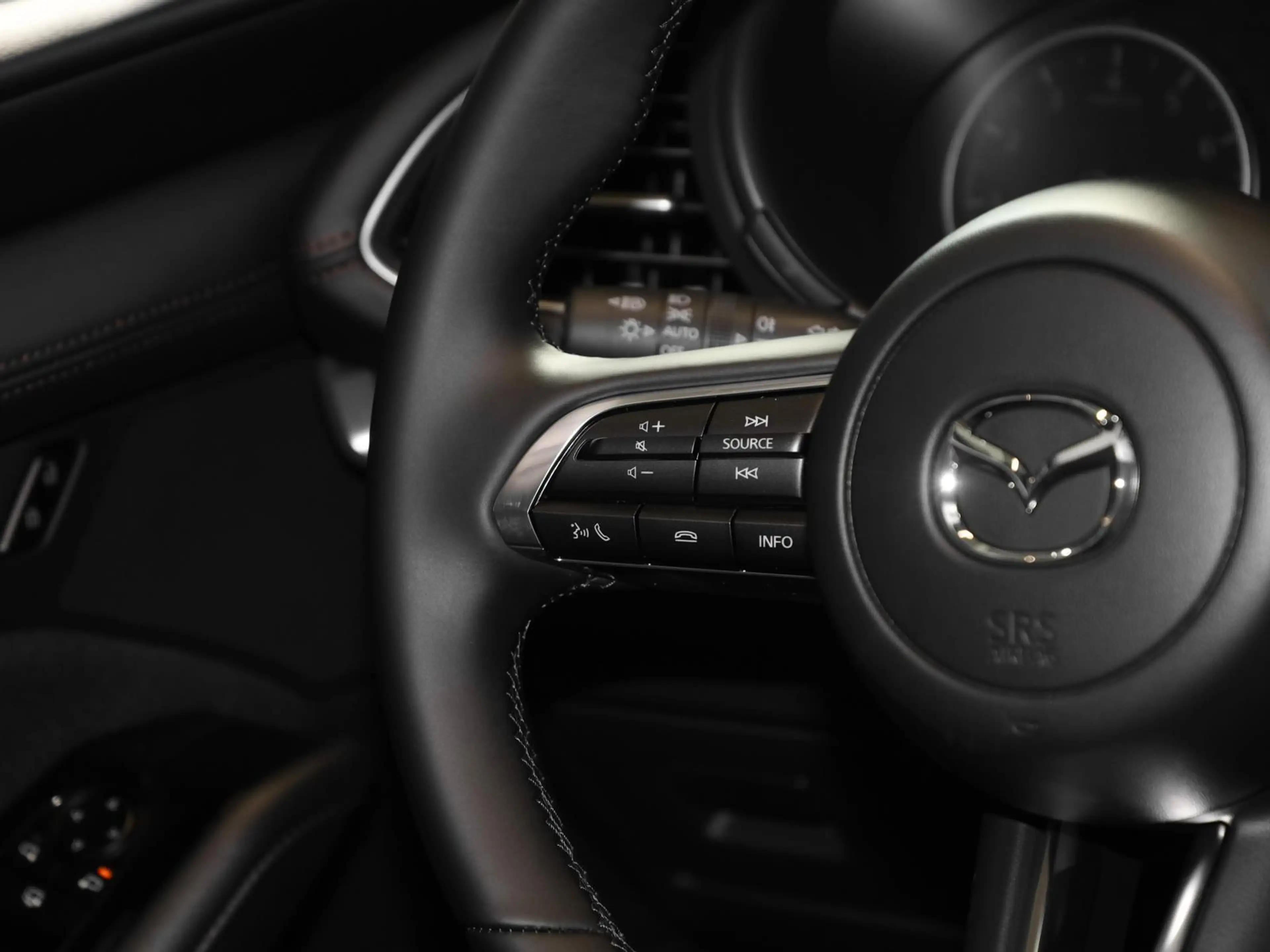 Mazda 3 4-türig Prime-Line NAVI PDC RFK BT KLIMA — photo 6
