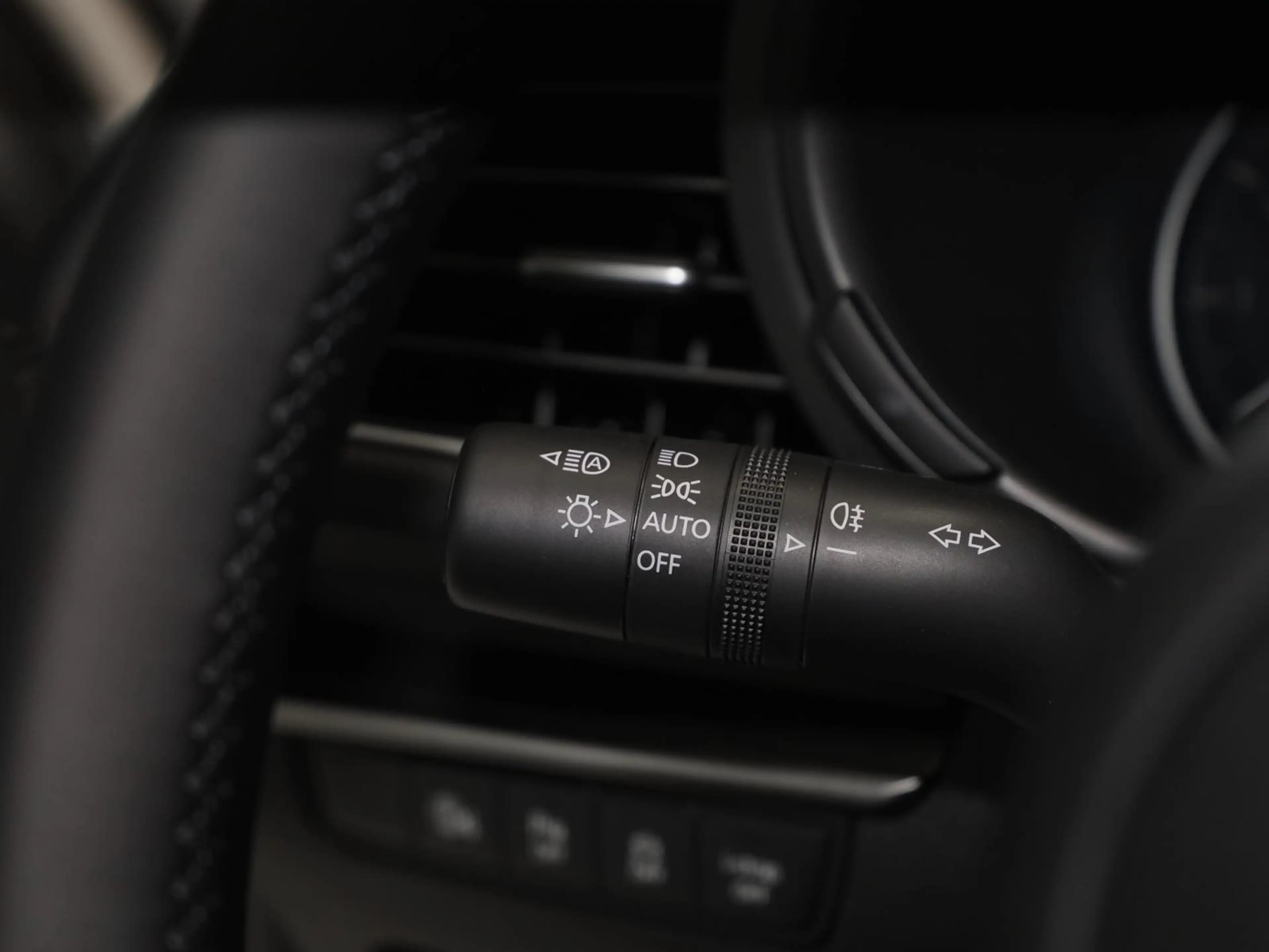 Mazda 3 4-türig Prime-Line NAVI PDC RFK BT KLIMA — photo 12