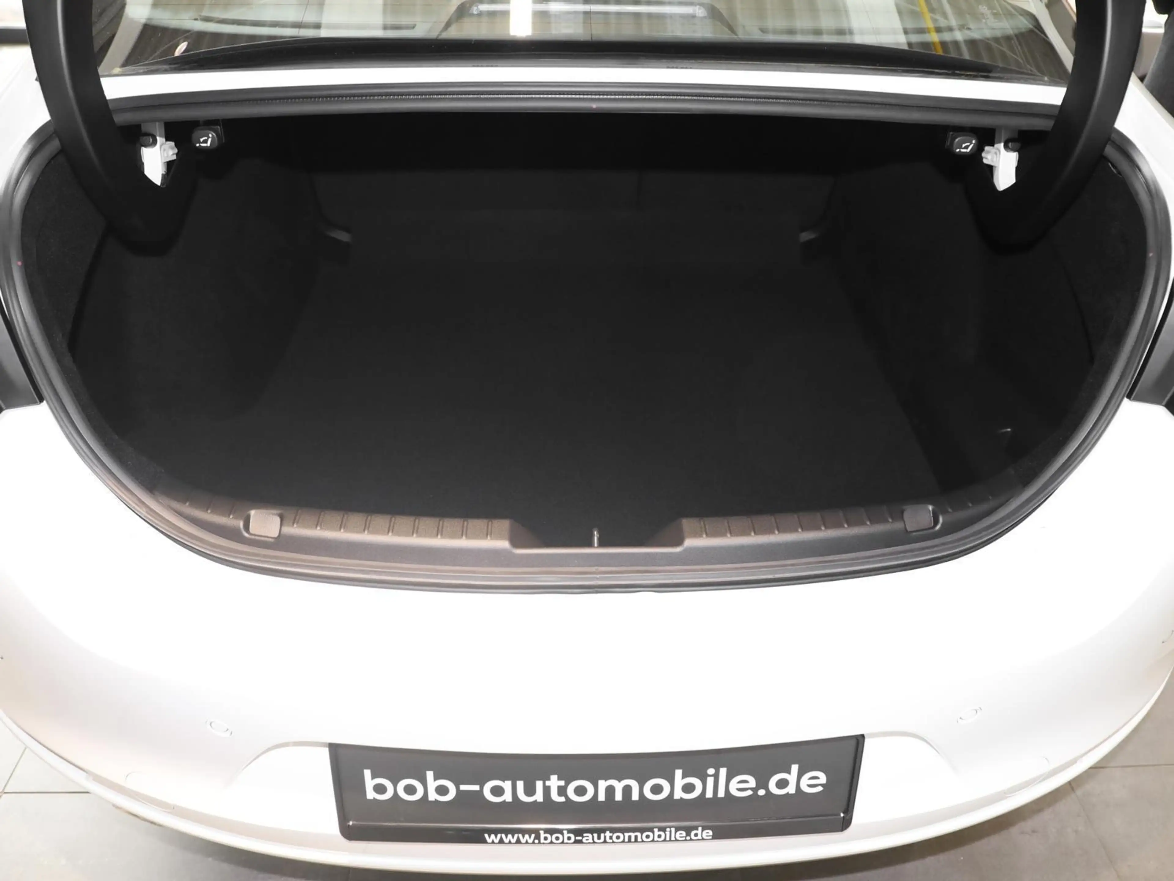 Mazda 3 4-türig Prime-Line NAVI PDC RFK BT KLIMA — photo 8