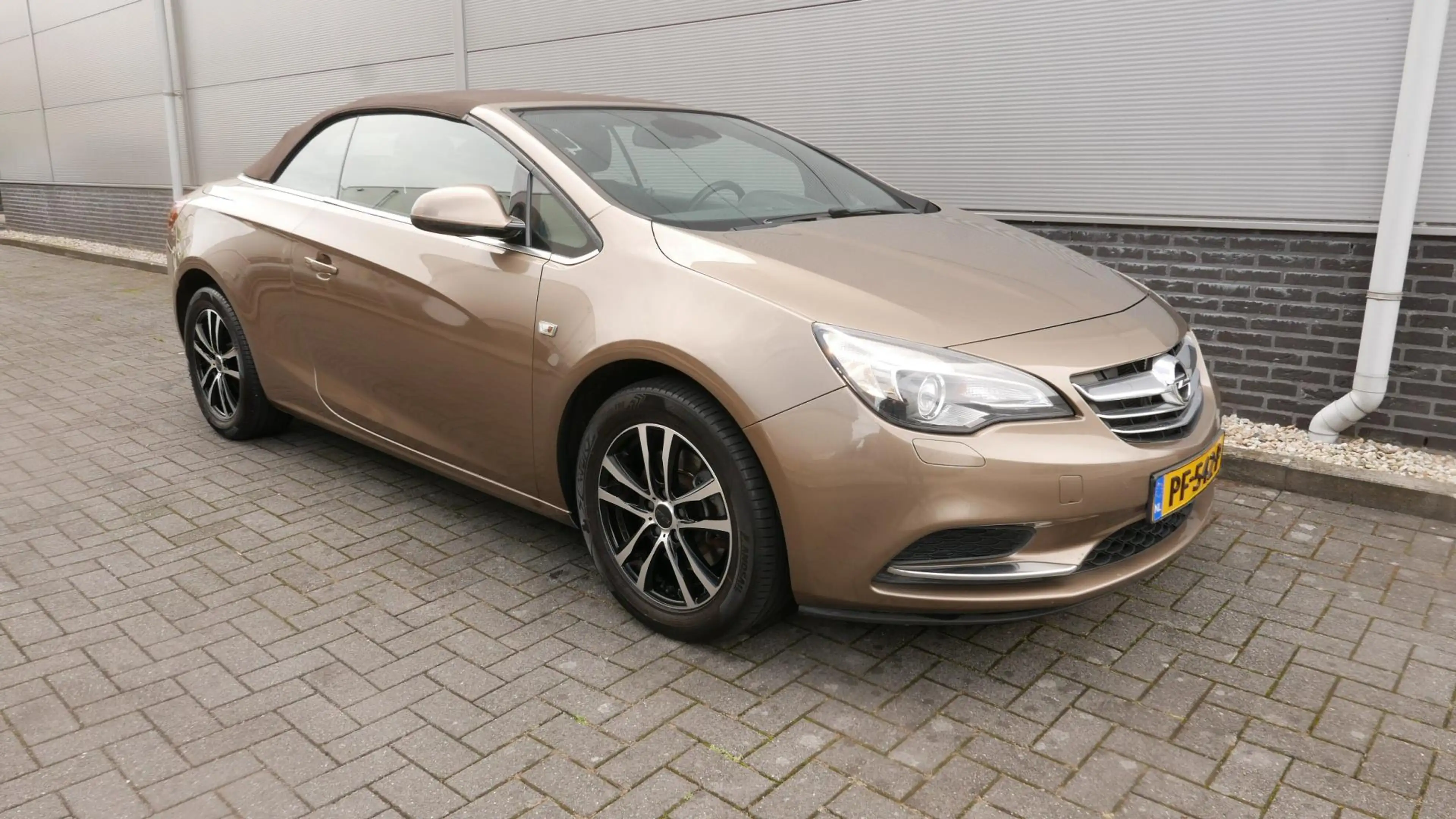 Opel Cascada 1.4 Turbo ecoFLEX Cosmo — photo 2