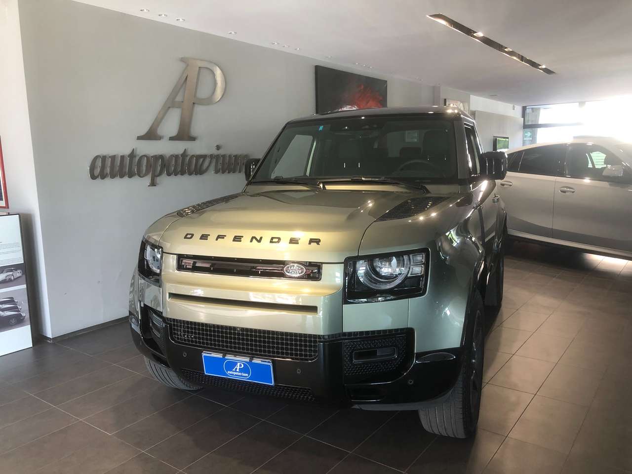 Land Rover Defender 90 Mhev X-Dynamic SE AWD 300CV-Iva Esposta