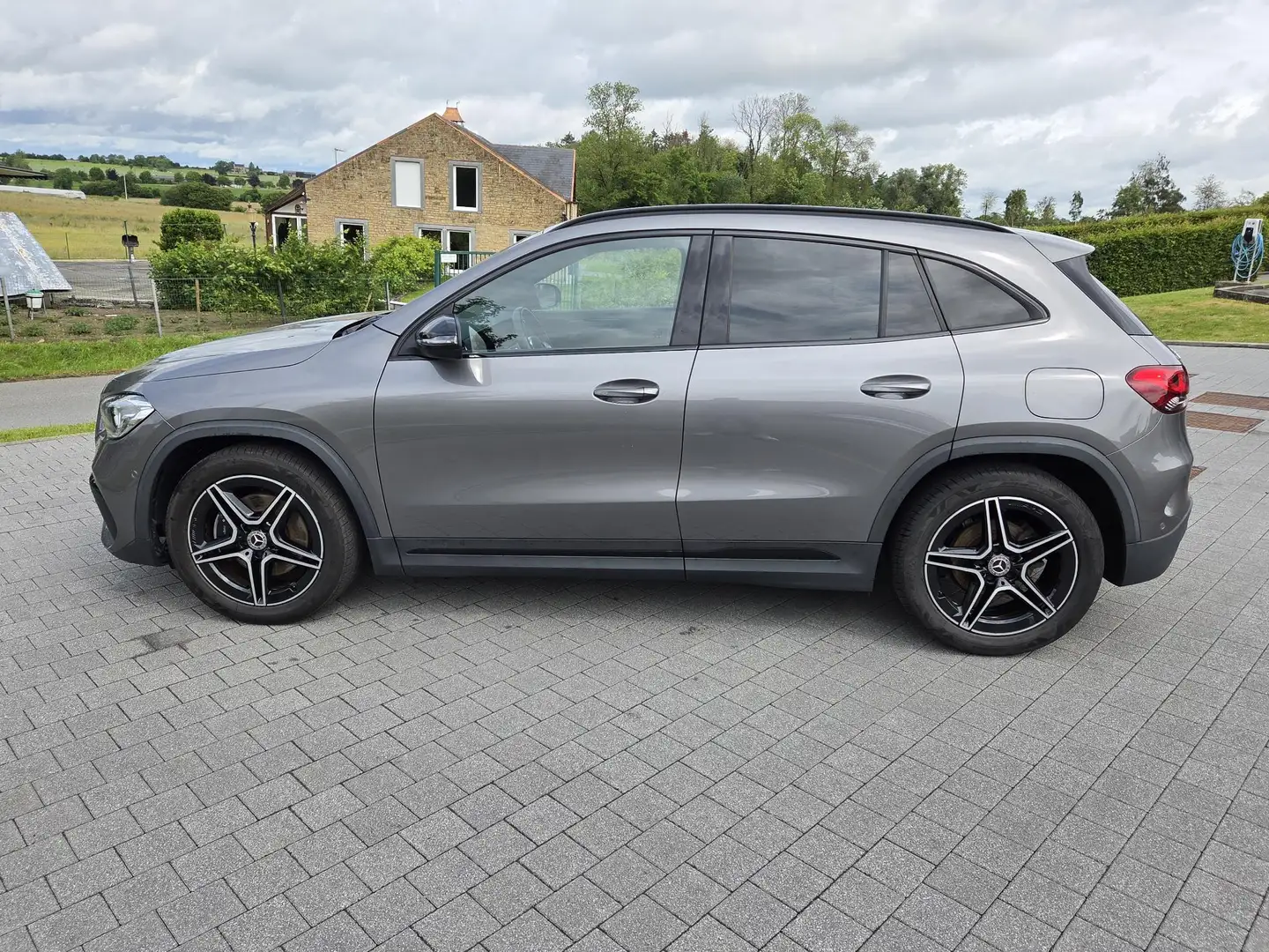 Mercedes-Benz GLA 200 d 4MATIC AMG Line Grijs - 2