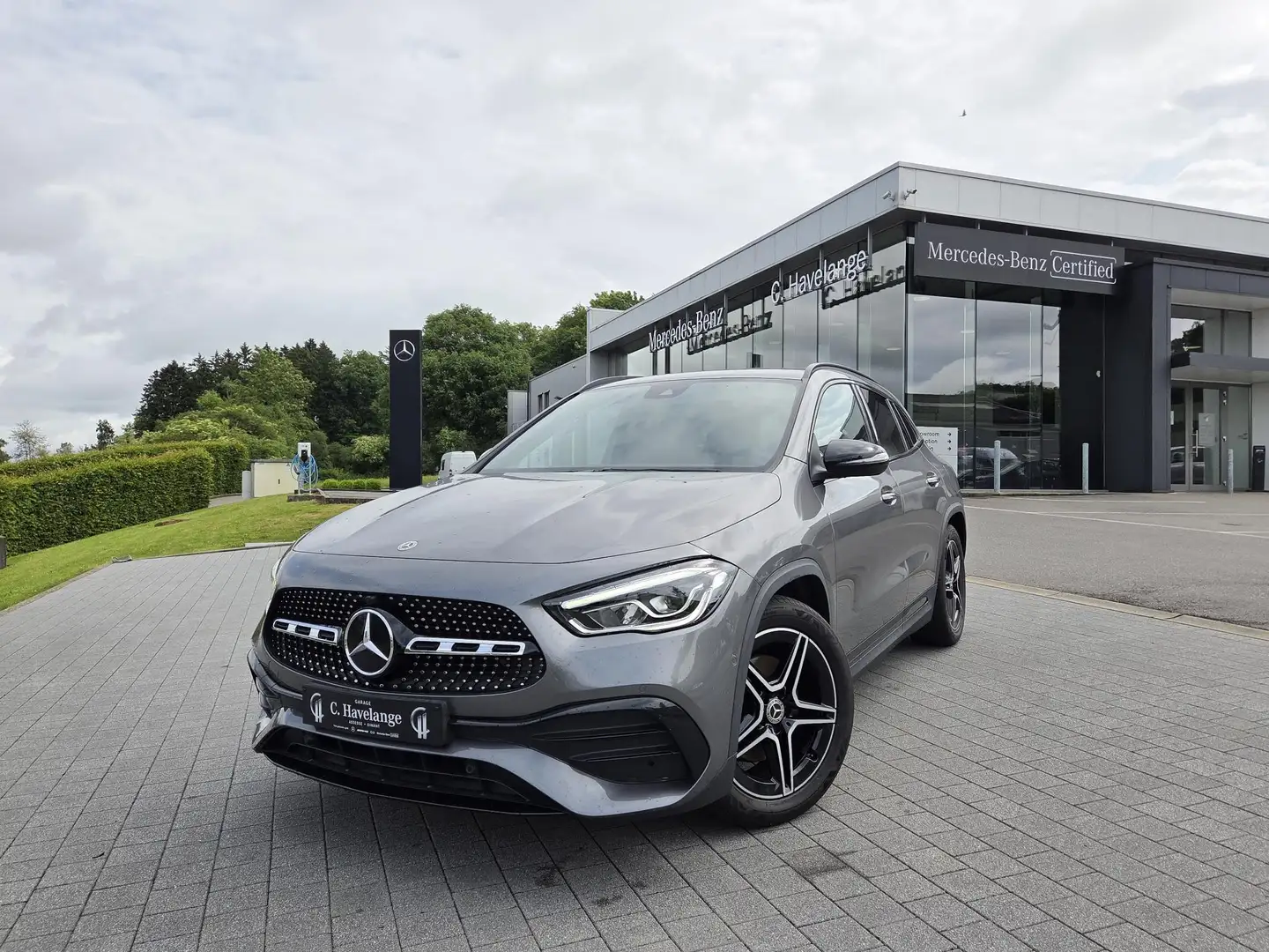 Mercedes-Benz GLA 200 200d 4MATIC AMG Line Grijs - 1