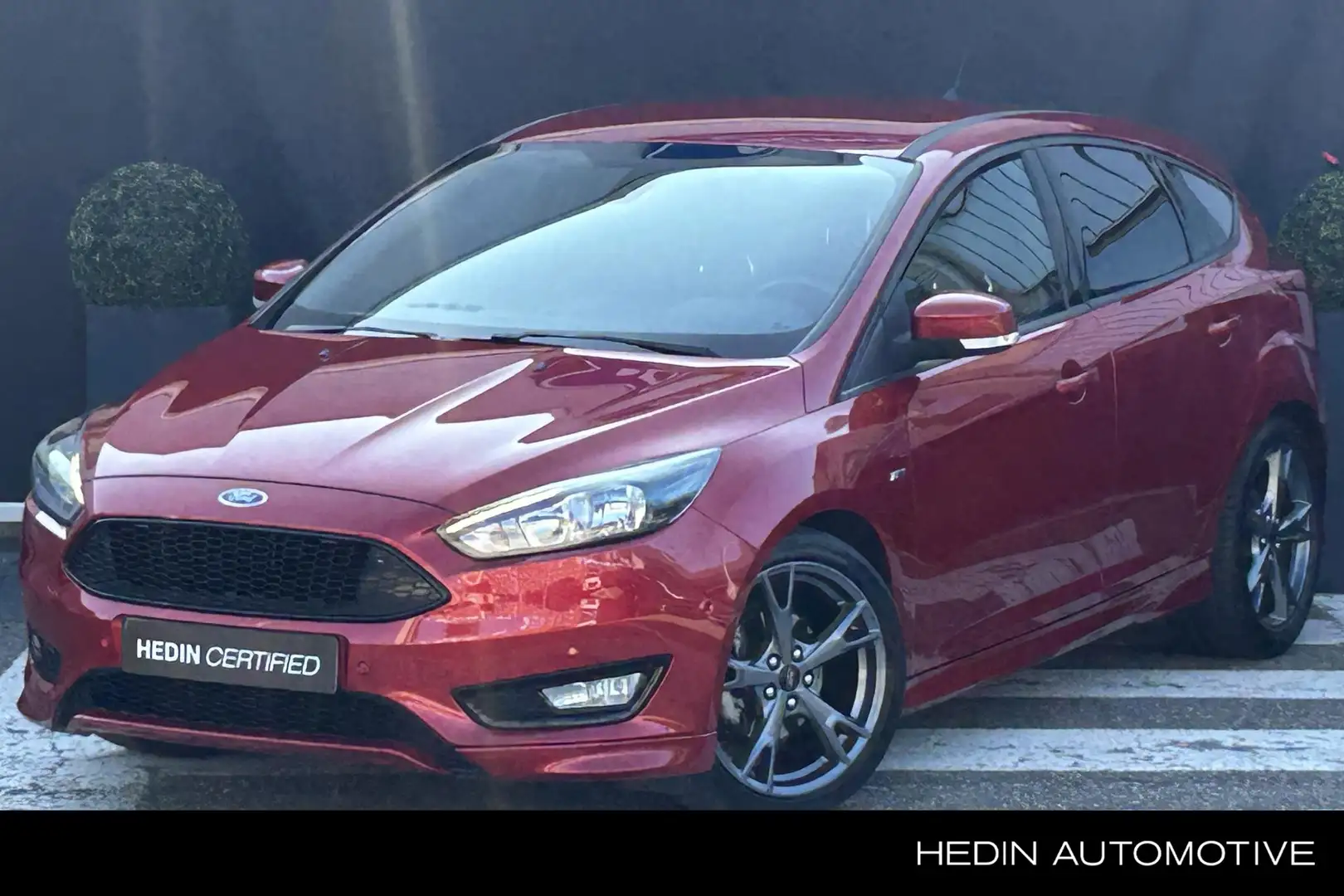 Ford Focus 1.0 ST-Line | Voorruitverwarming | Navigatie | LMV Rouge - 1