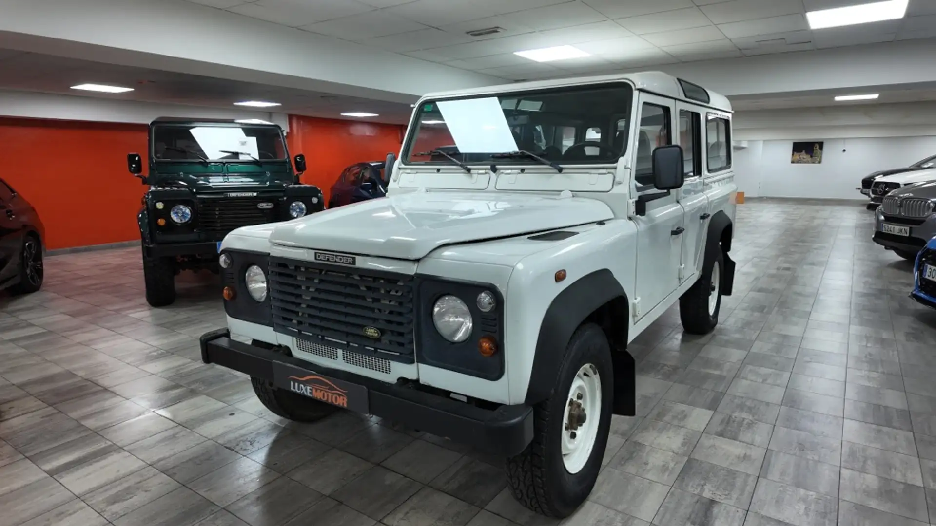 Land Rover Defender 110 2.5Td5 SW SE Blanco - 1