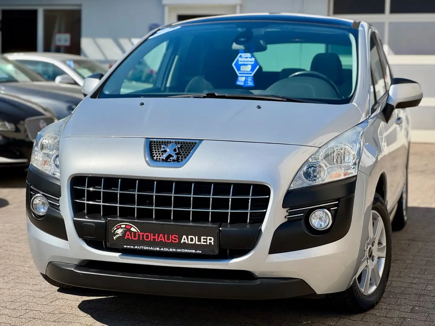 Peugeot 3008 2.0 Business*2HD*AUTOM*PANOR*NAVI*SH*TEMPO Grau - 2