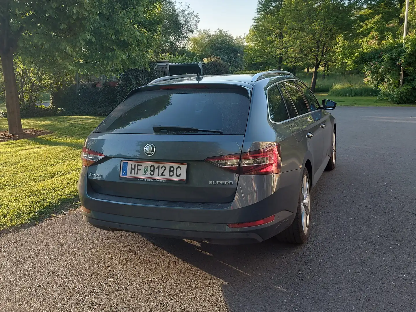 Skoda Superb Superb Kombi 2,0 TDI Style DSG Style Grau - 2