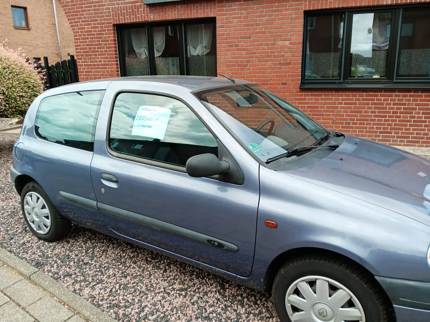 Renault Clio 1,2 l Limousine 3 türig Mauve - 2