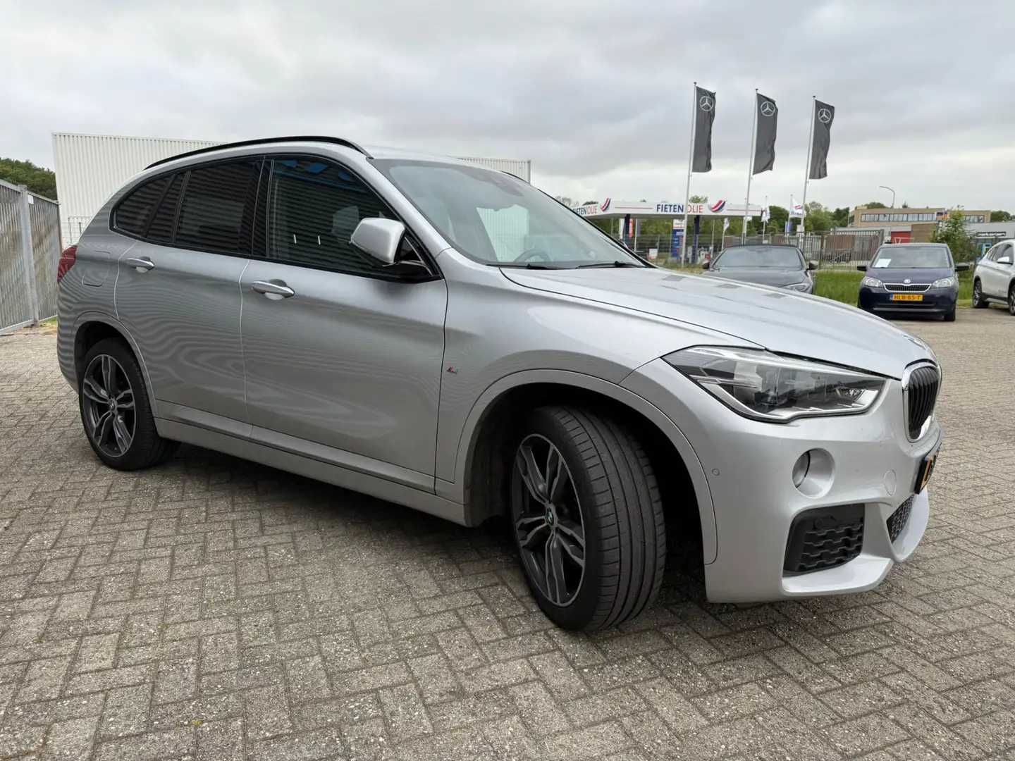 BMW X1 xDrive25i High Executive M Sport Leer Panoramadak Grau - 2