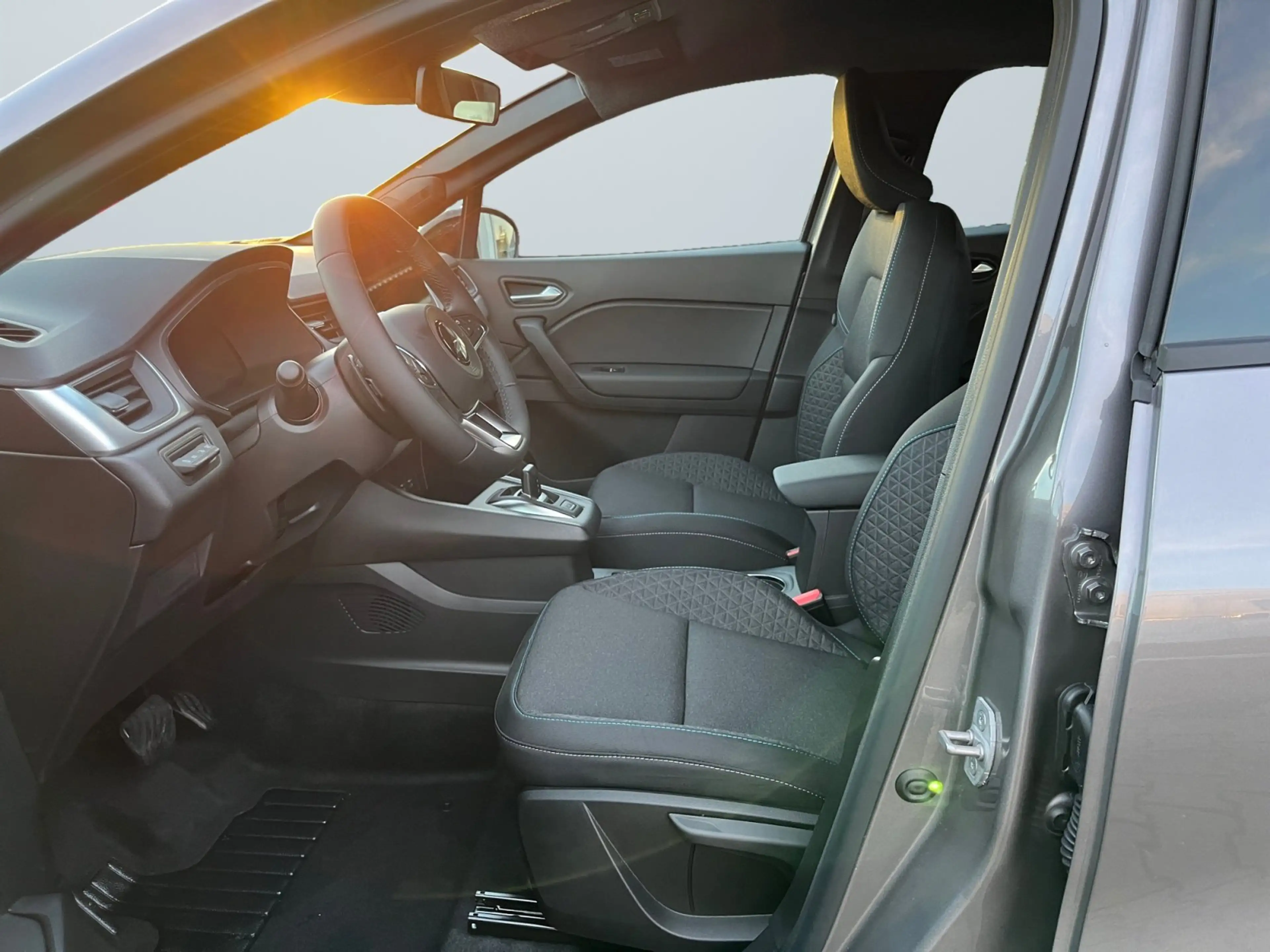 Mitsubishi Grandis Diamant Plus 1,3 Turbo TEMP PDC NAVI SHZ — photo 7