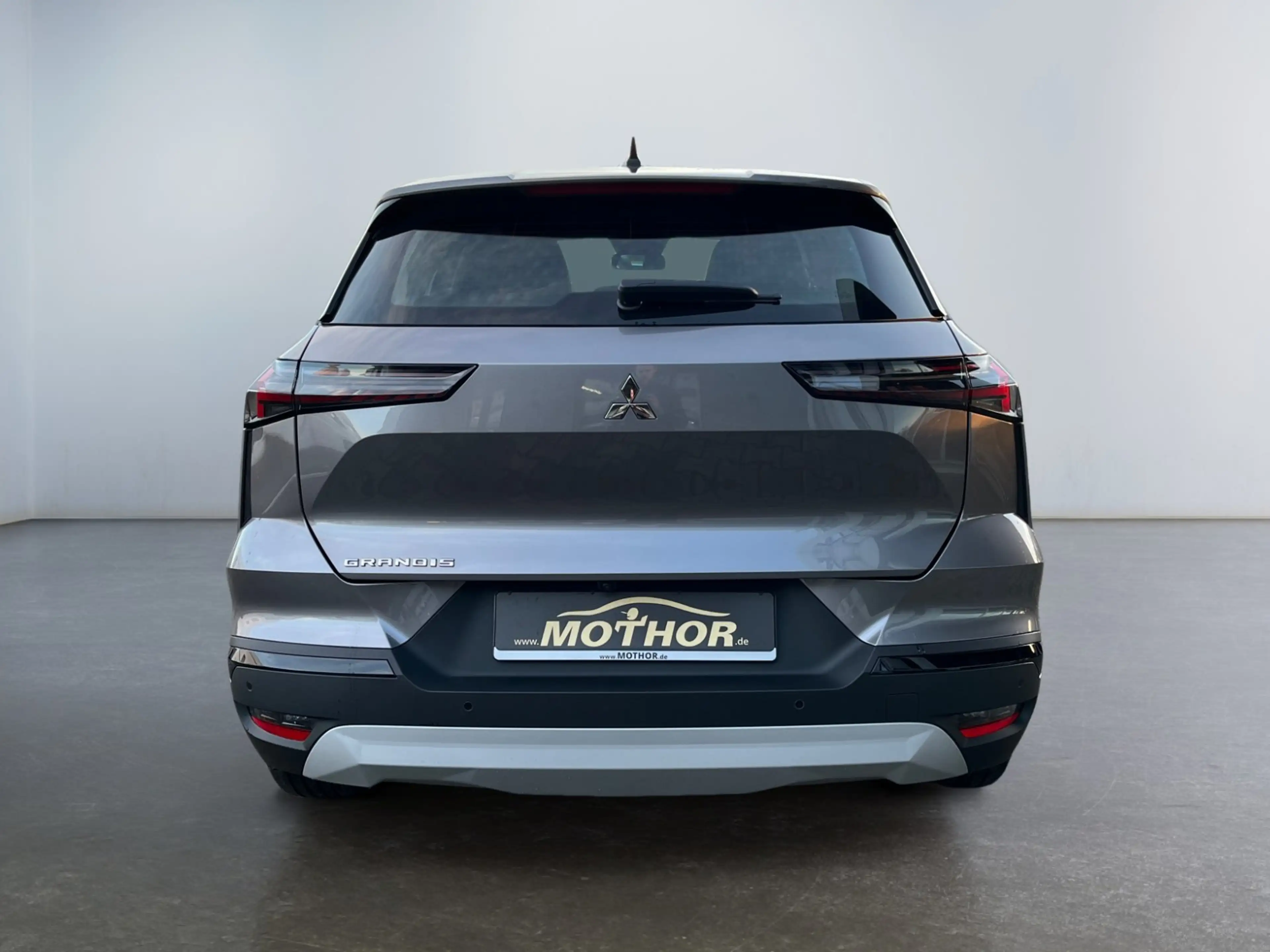 Mitsubishi Grandis Diamant Plus 1,3 Turbo TEMP PDC NAVI SHZ — photo 5