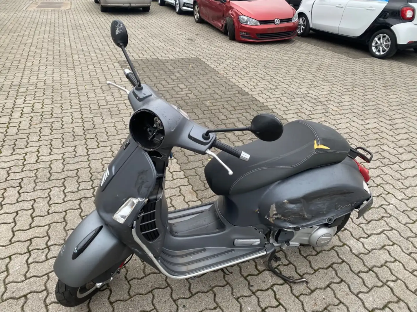 Vespa GTS Super 300 Gri - 2