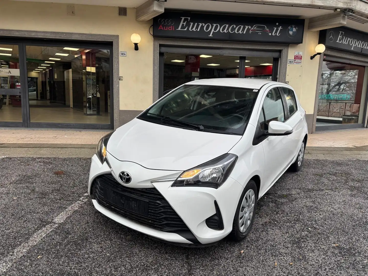 Toyota Yaris 5p 1.0 Active Bianco - 2