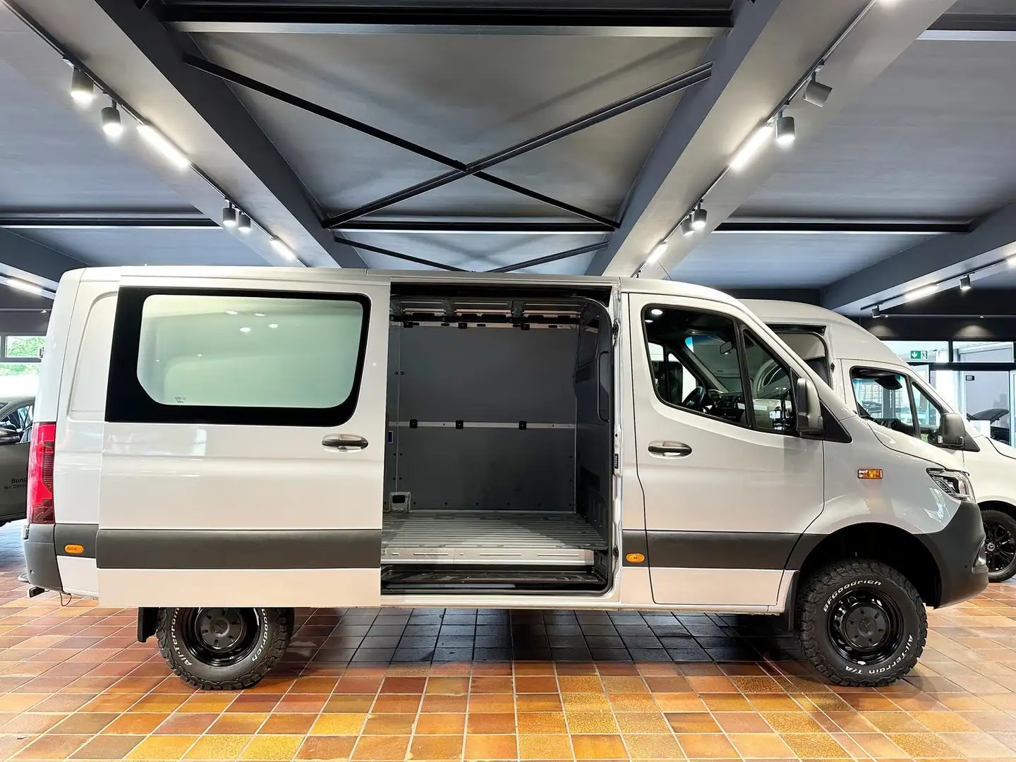 Mercedes-Benz Sprinter 316 4X4 7G L2H1 UNTERSETZUNG STANDHEIZUNG LED Silber - 2