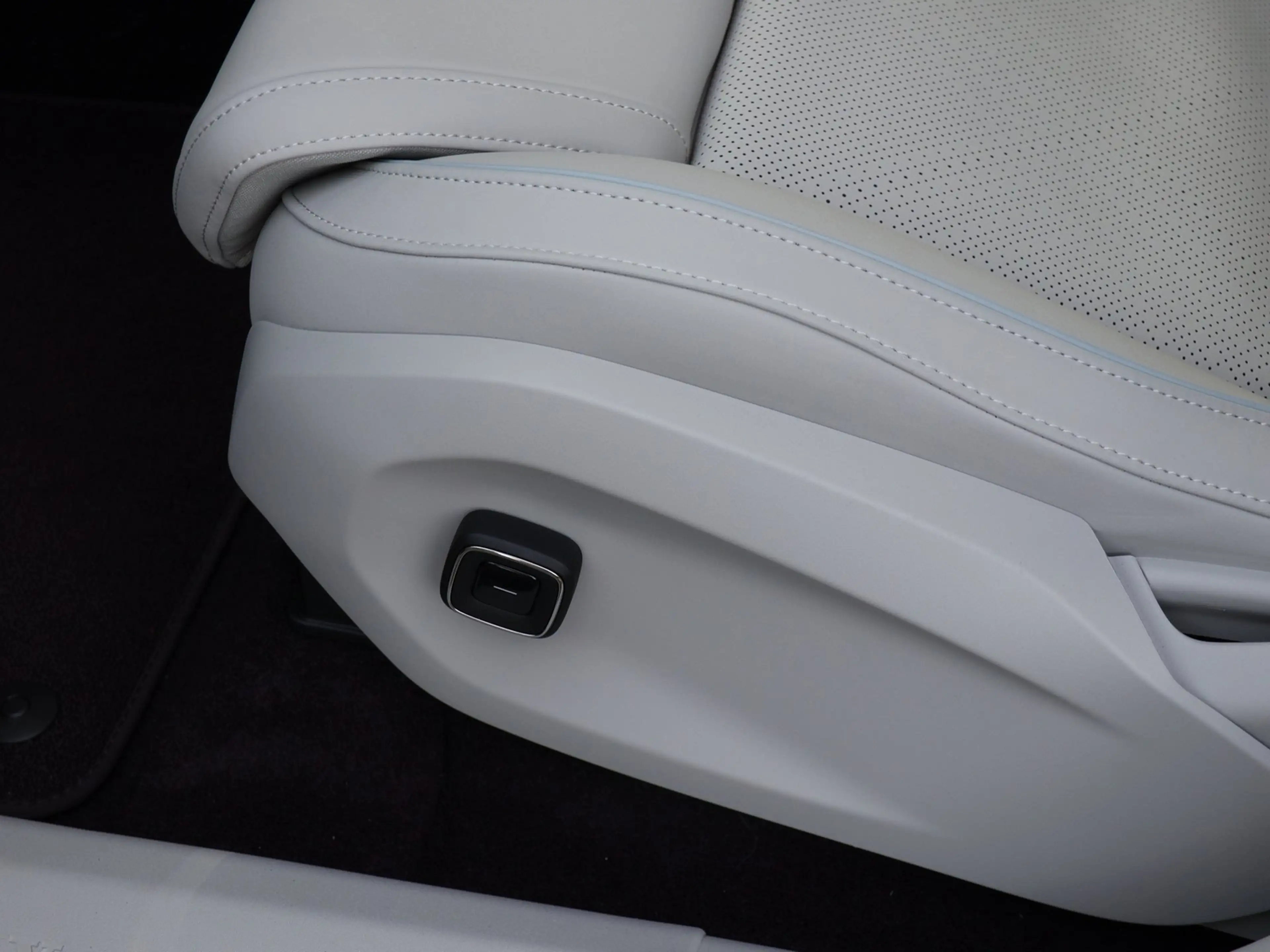 Volvo EX60 P10 Ultra Electric AWD Übernahme ab Januar 2027 — photo 13