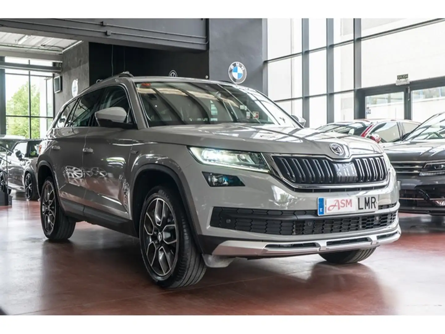 Skoda Kodiaq 2.0TDI AB tech Scout 4x4 DSG 110kW Gris - 2