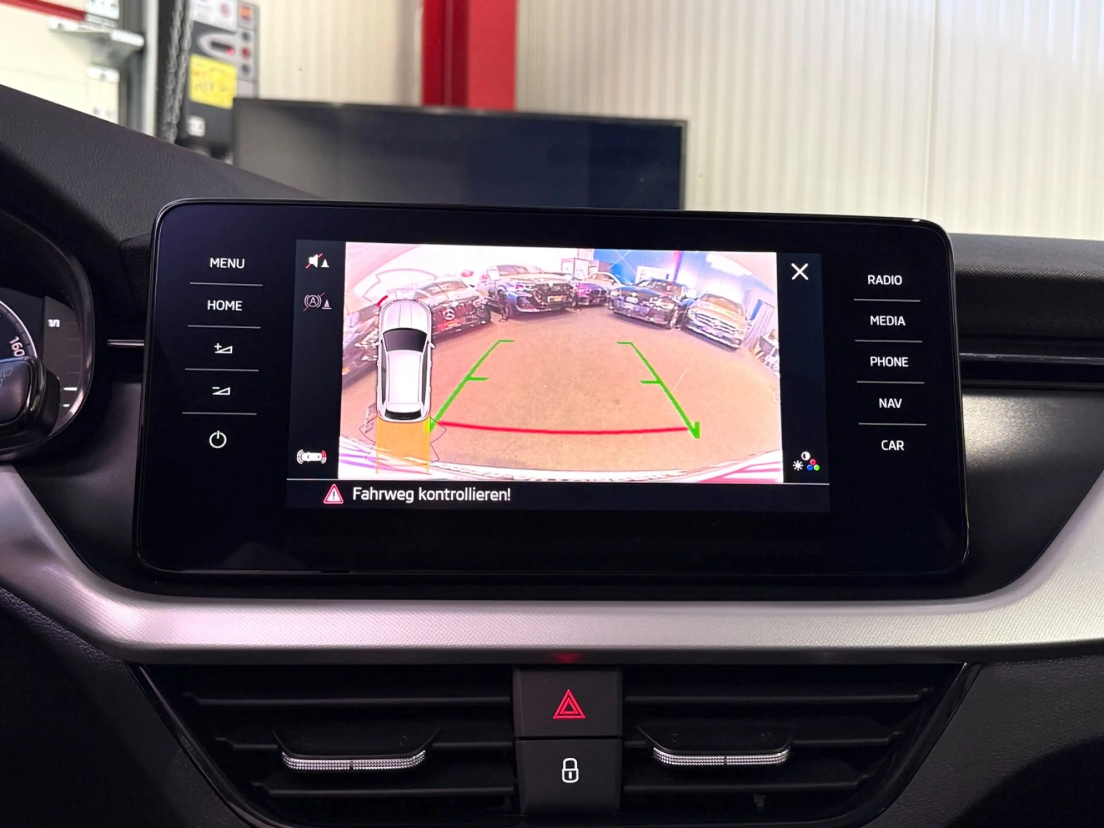 Skoda Kamiq Ambition*KAMERA*AHK*TEMP*ALLWETTER*CARPLAY — photo 17