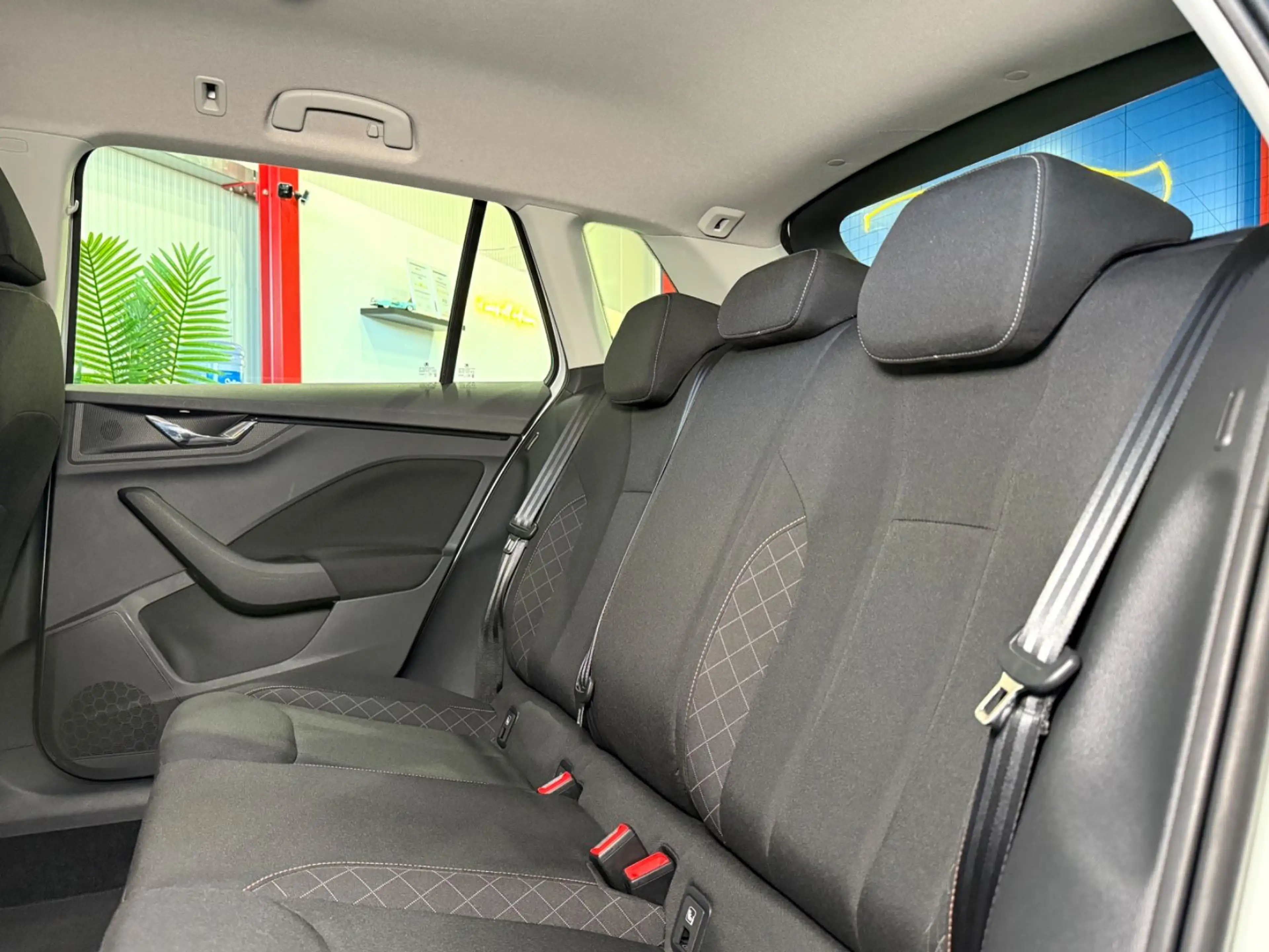 Skoda Kamiq Ambition*KAMERA*AHK*TEMP*ALLWETTER*CARPLAY — photo 14