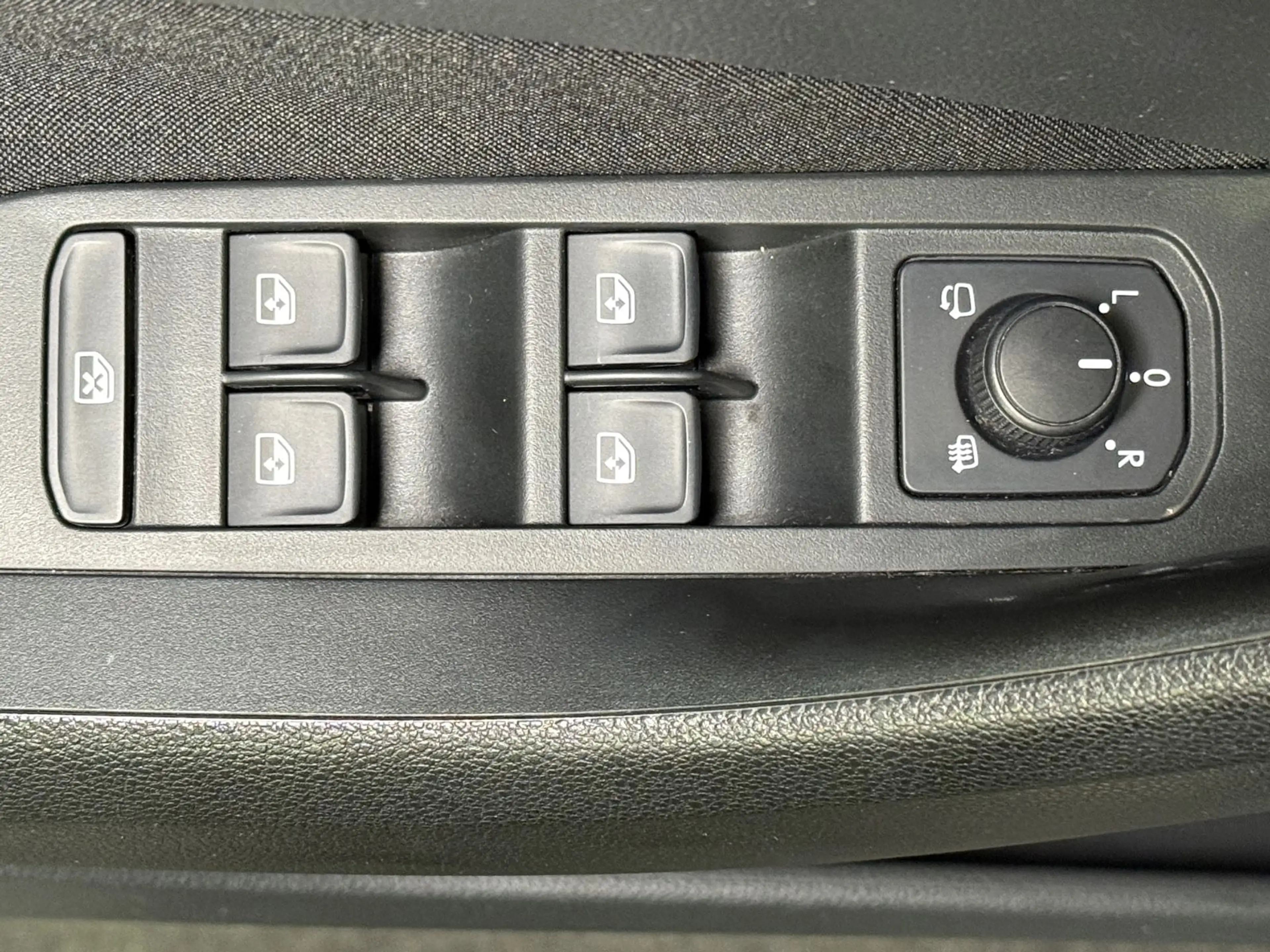 Skoda Kamiq Ambition*KAMERA*AHK*TEMP*ALLWETTER*CARPLAY — photo 26