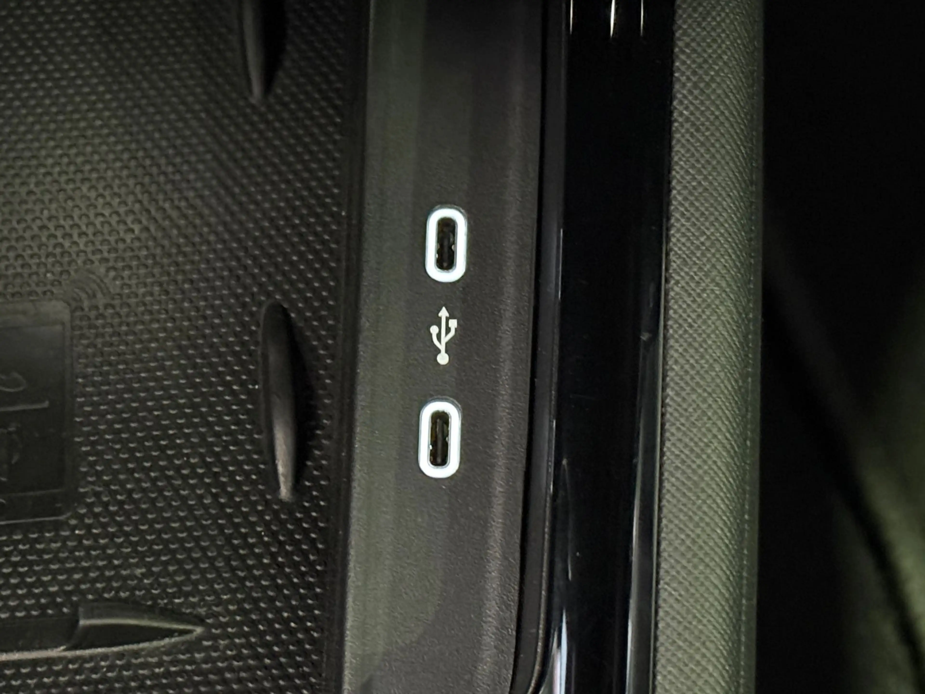 Skoda Kamiq Ambition*KAMERA*AHK*TEMP*ALLWETTER*CARPLAY — photo 19