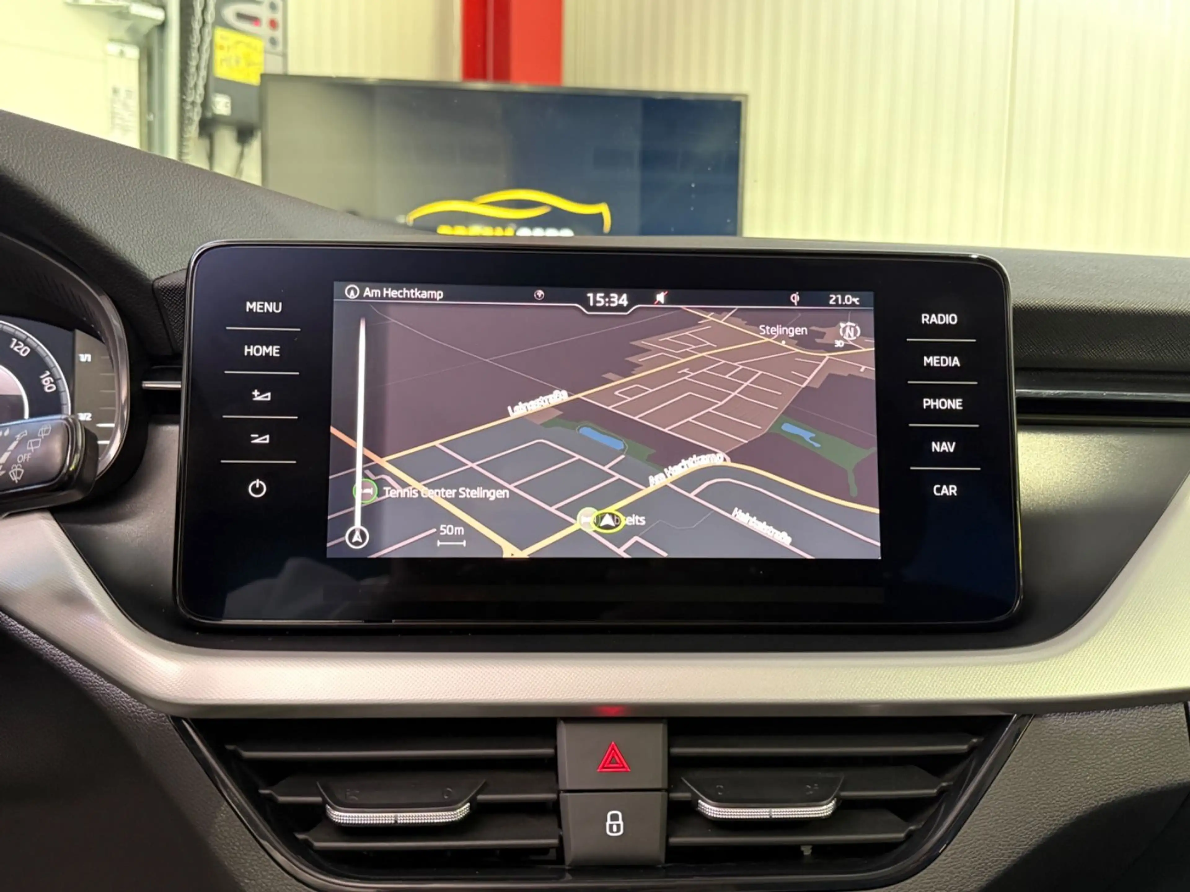 Skoda Kamiq Ambition*KAMERA*AHK*TEMP*ALLWETTER*CARPLAY — photo 16