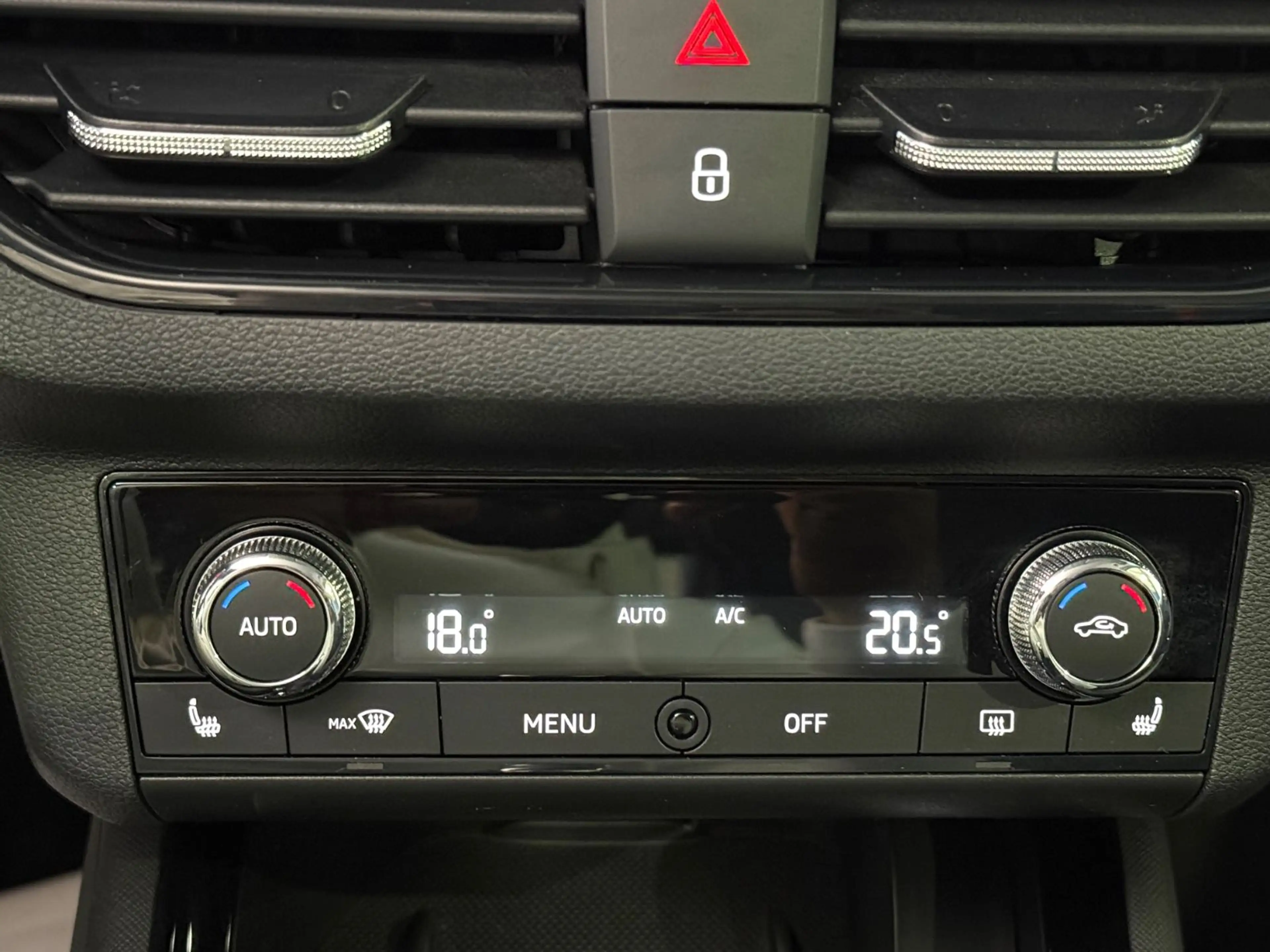 Skoda Kamiq Ambition*KAMERA*AHK*TEMP*ALLWETTER*CARPLAY — photo 18
