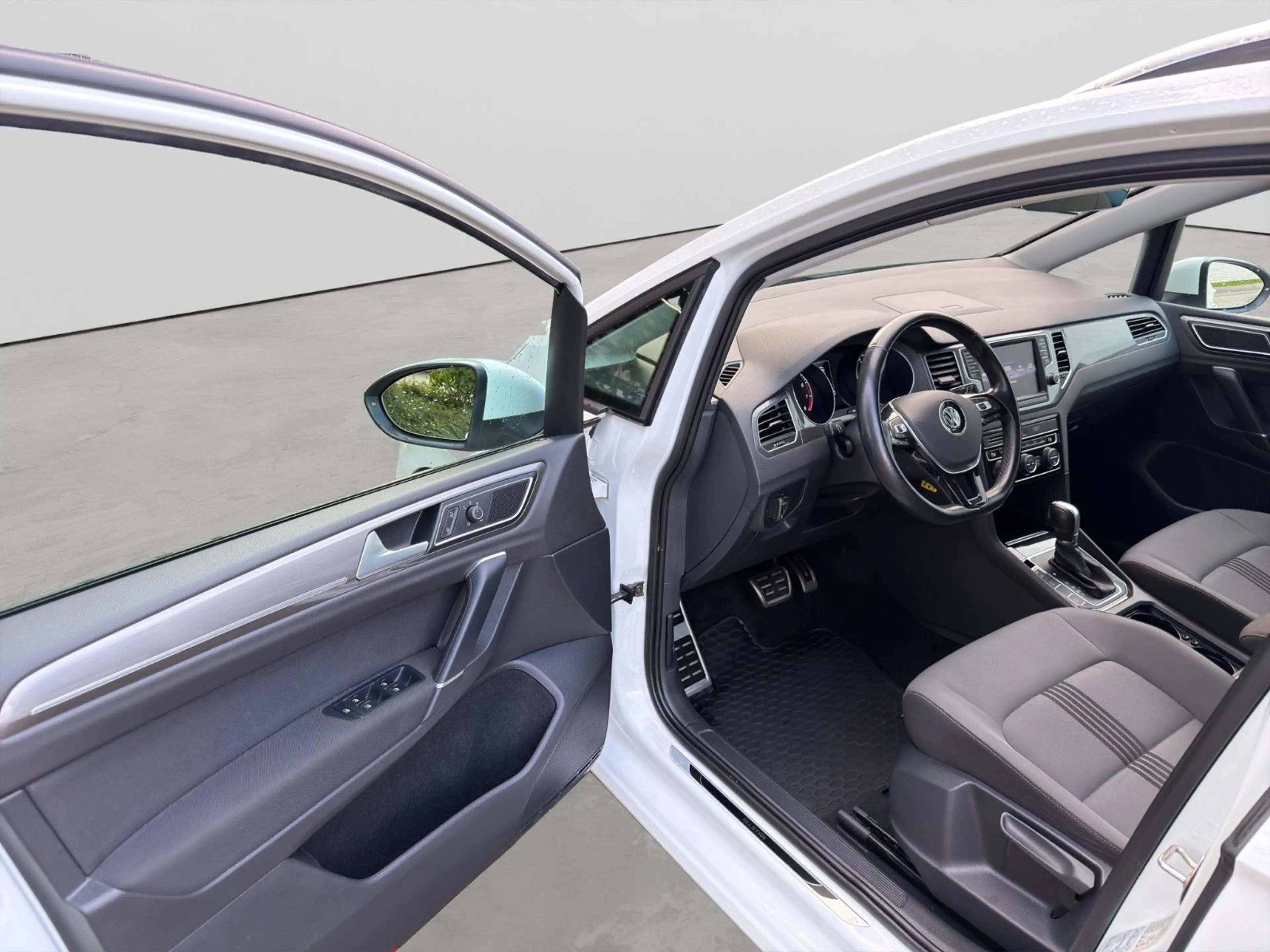 Volkswagen Golf Sportsvan 1.4 DSG ACC SITZH KAM XEN APP 17' — photo 11