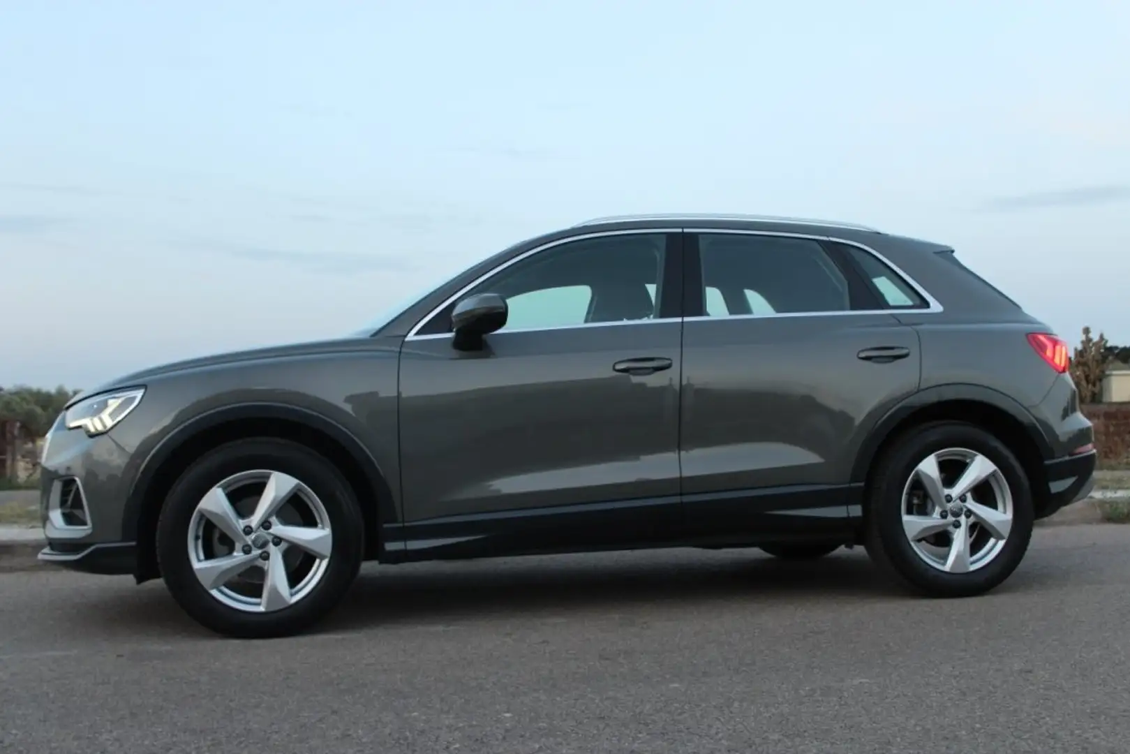 Audi Q3 2.0 TDI 150CV Aut. *LUCI AMBIENTE *MATRIX LED Gris - 2