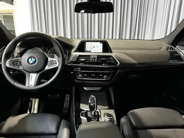 BMW X4 view 12