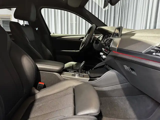 BMW X4 view 10