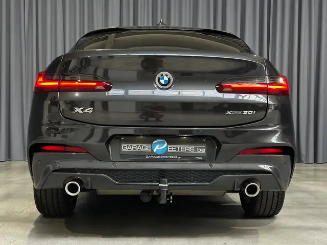 BMW X4 view 4