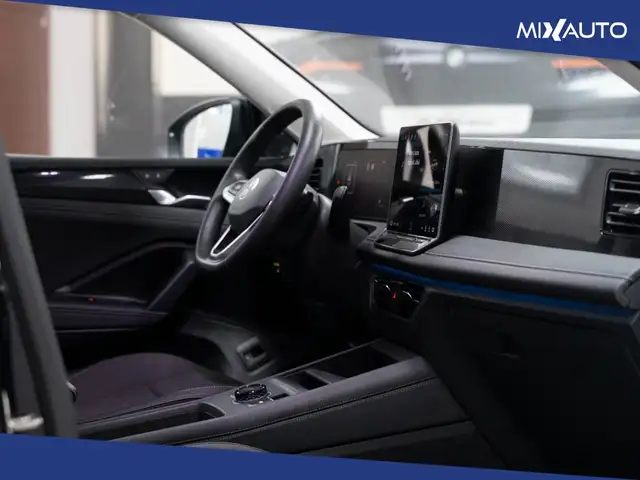 Volkswagen Tiguan view 16