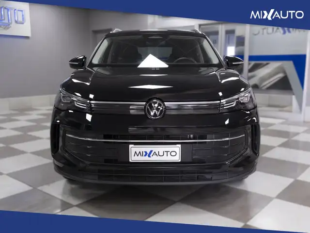 Volkswagen Tiguan view 2