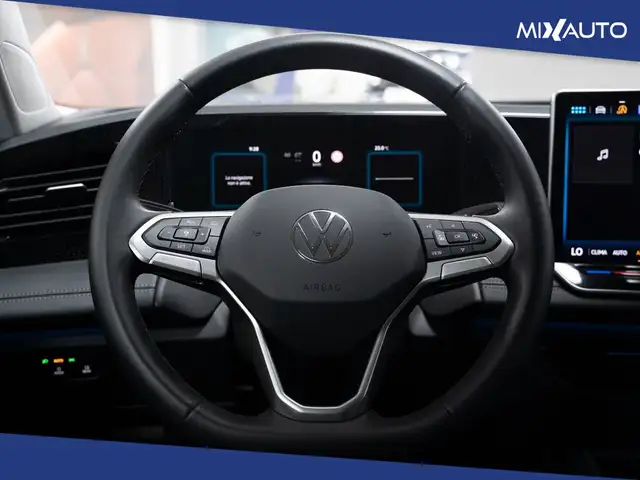 Volkswagen Tiguan view 12