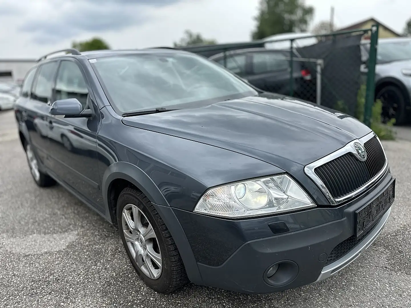 Skoda Octavia ***Scout*** 2,0 TDI PD DPF 4x4 Grey - 1