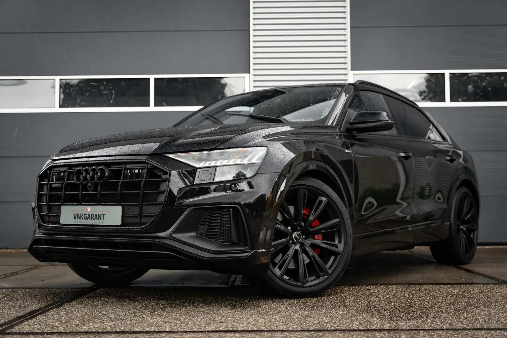 Audi Q8 55 TFSI-E quattro |Panorama dak |ACC |Soft close | Zwart - 1